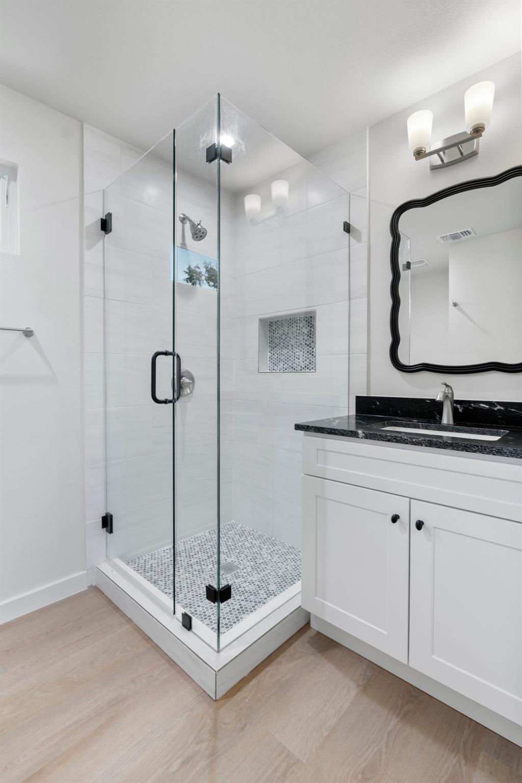 515 E 39th St #2 Property Photo 13