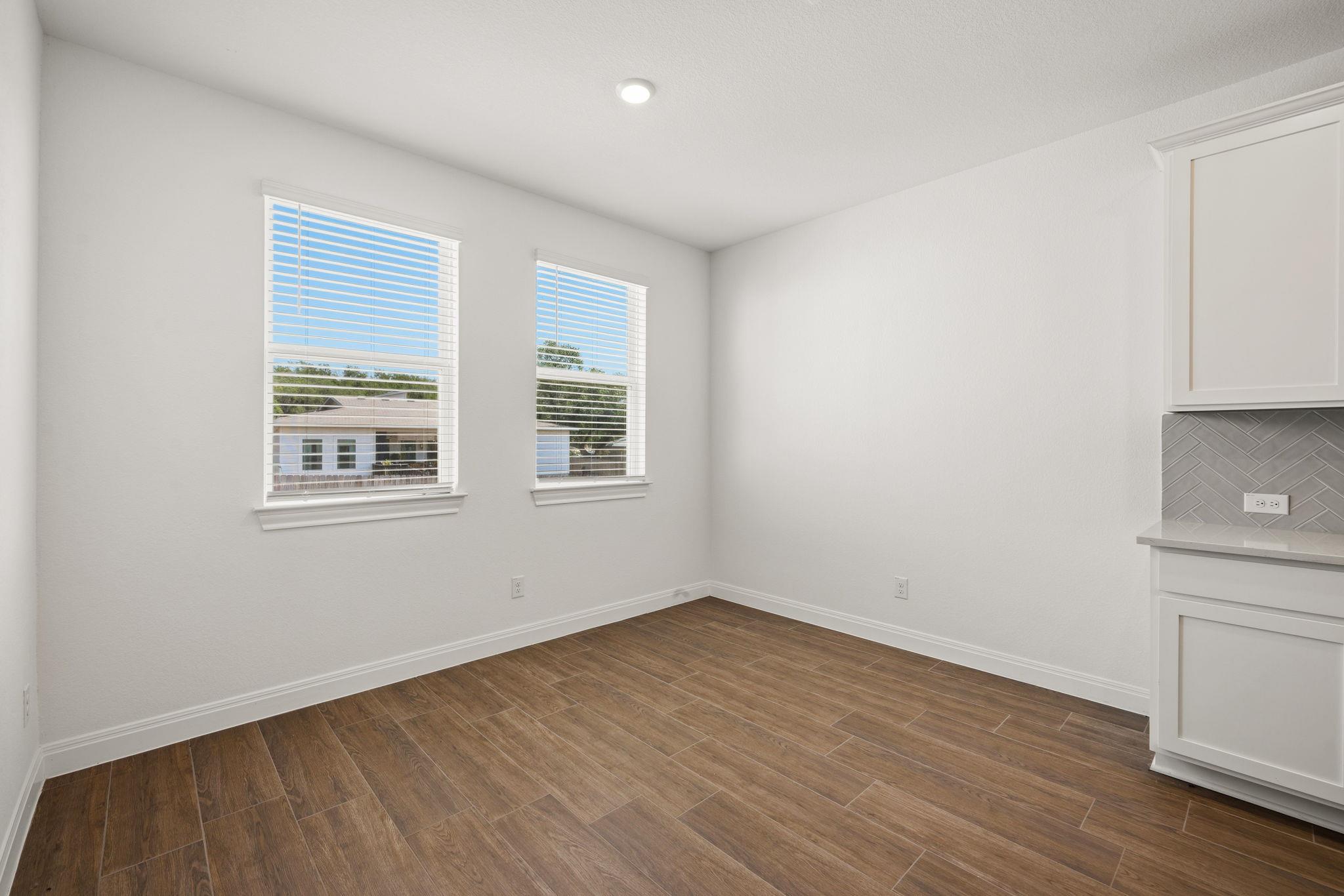 21208 Santa Rosa Ave Property Photo 10