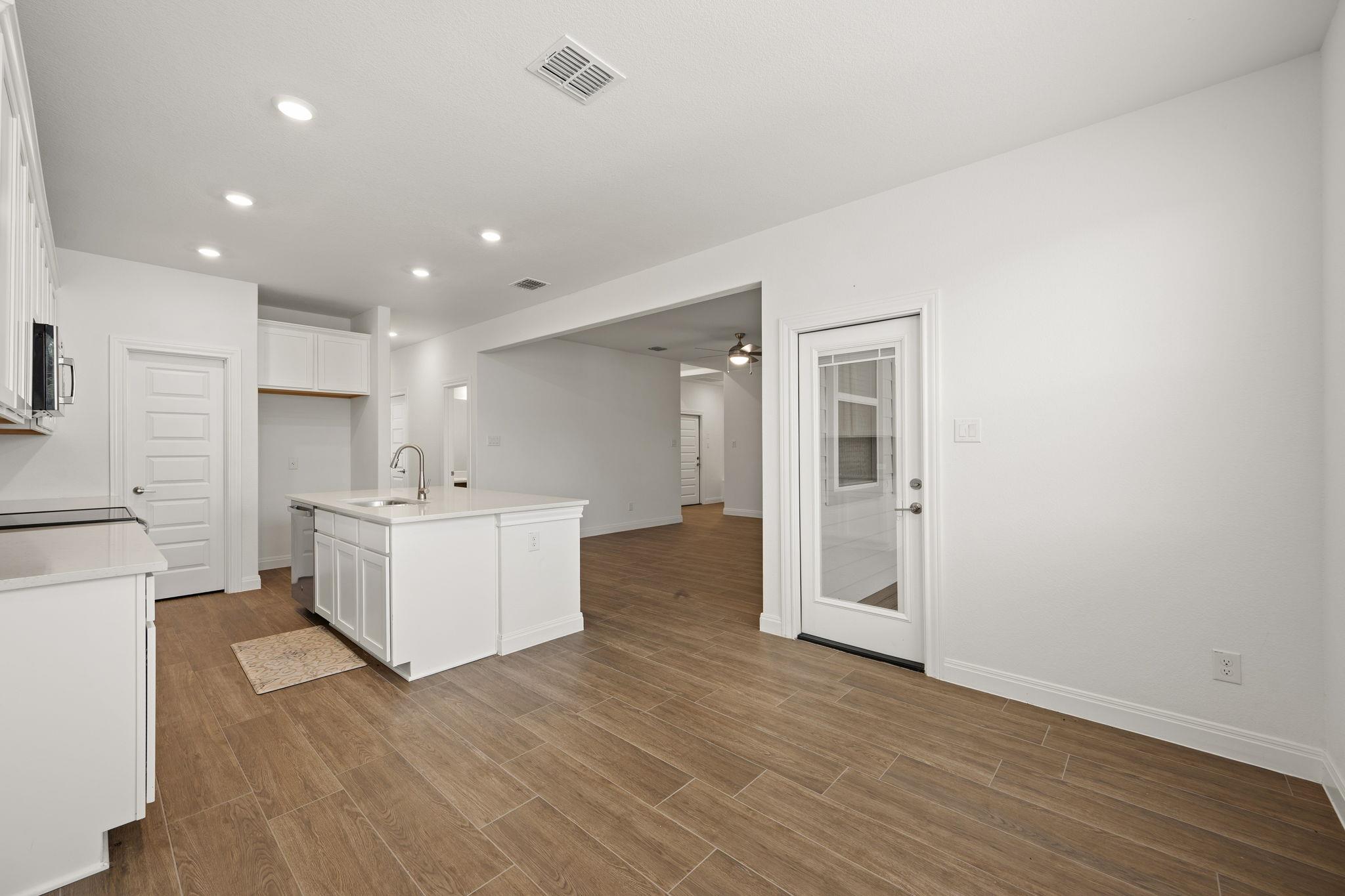 21208 Santa Rosa Ave Property Photo 13
