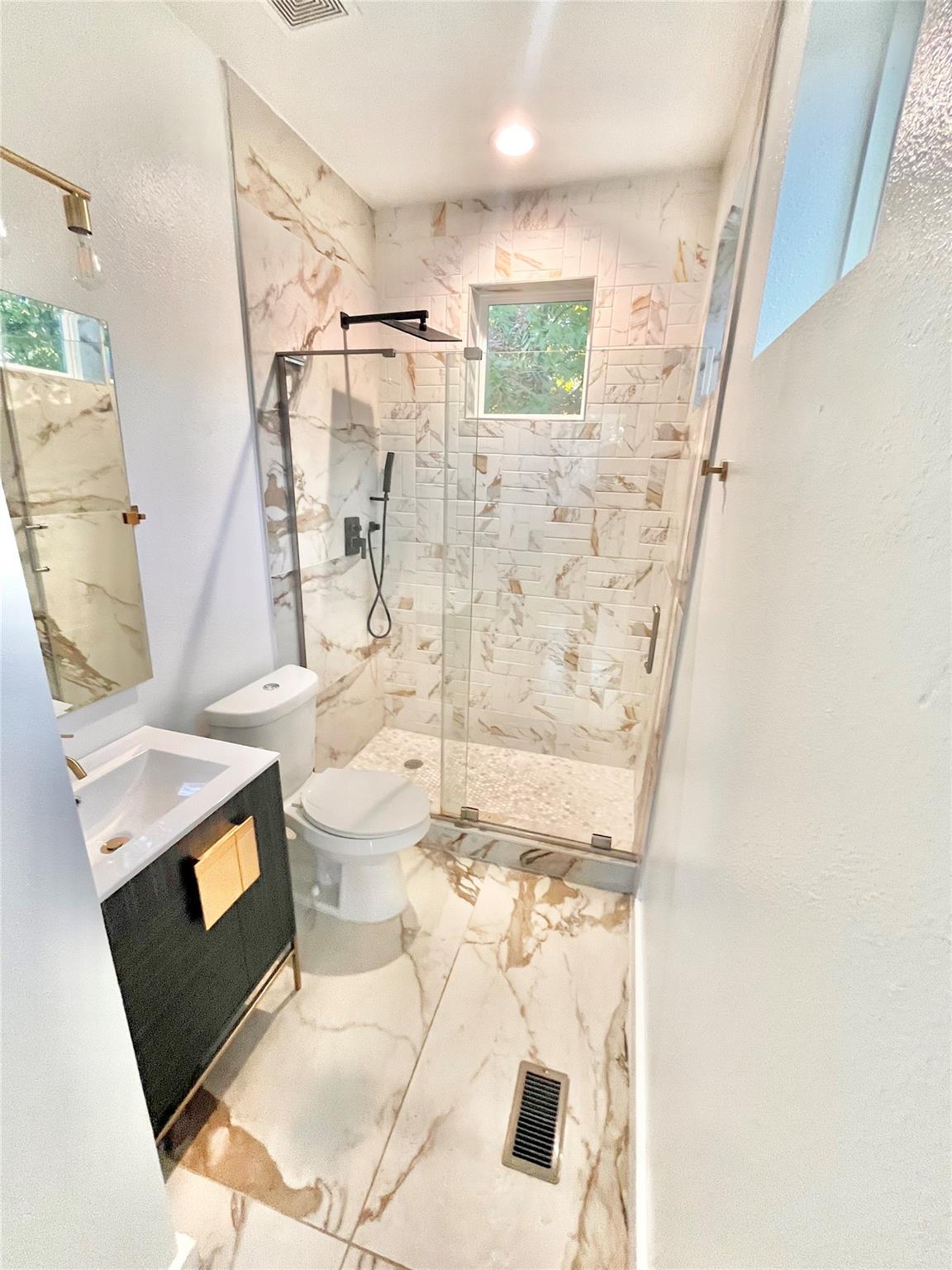 3508 Robinson Ave #b Property Photo 9