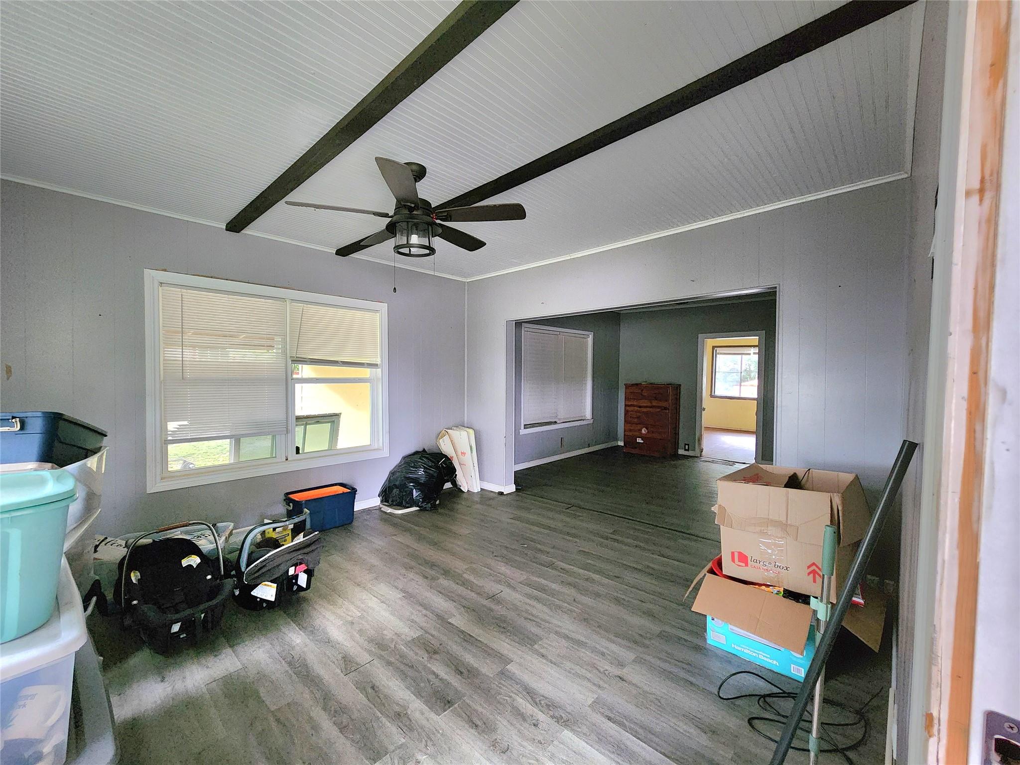 123 E Davis St Property Photo 7