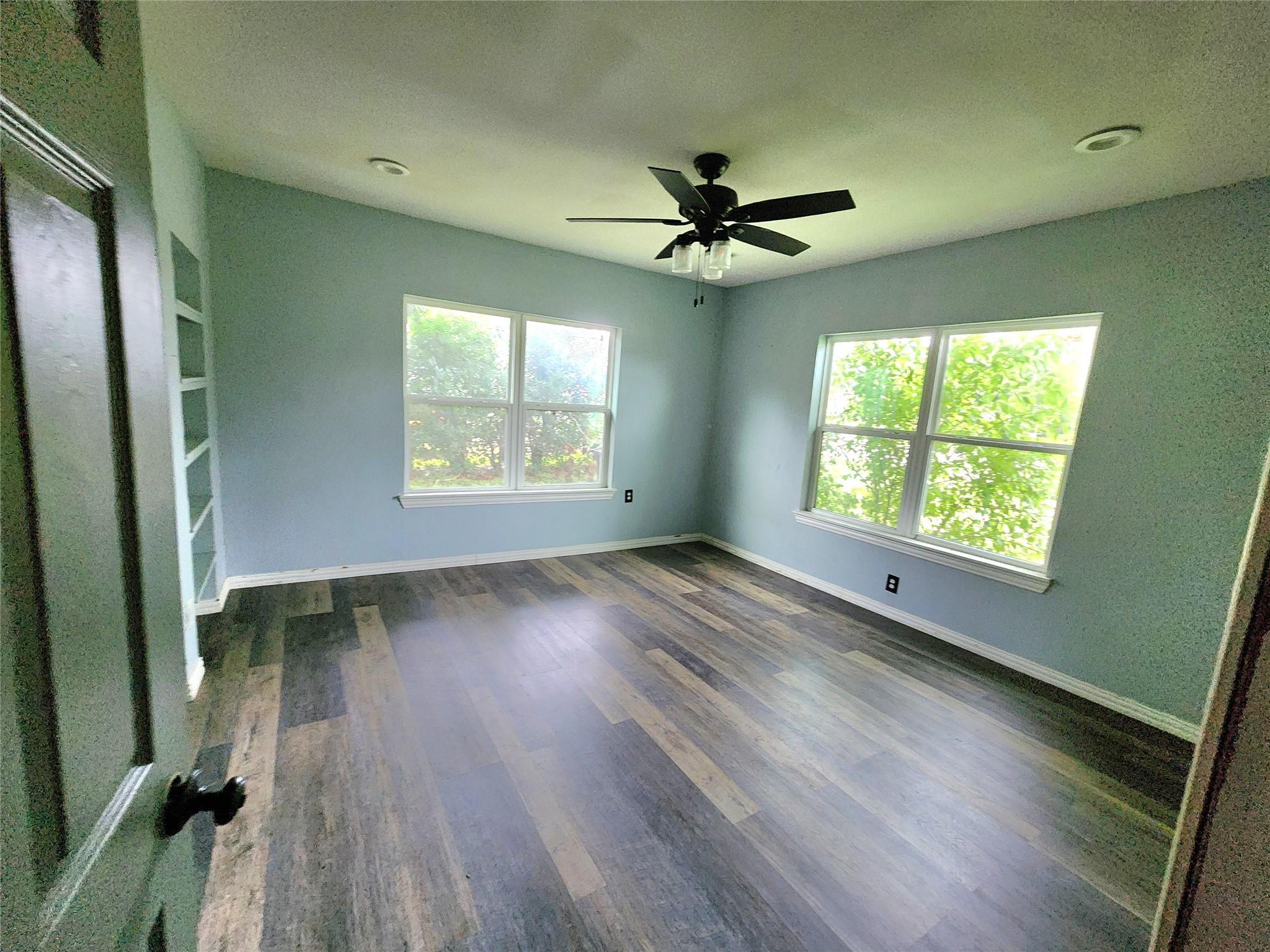 123 E Davis St Property Photo 8