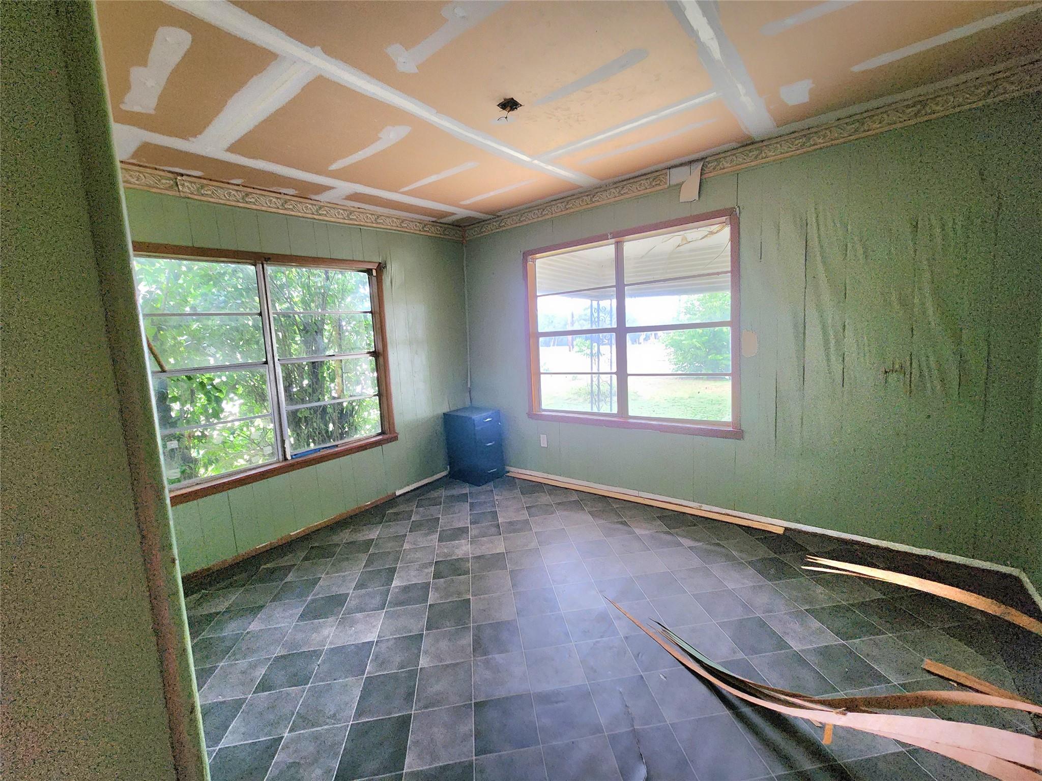 123 E Davis St Property Photo 10