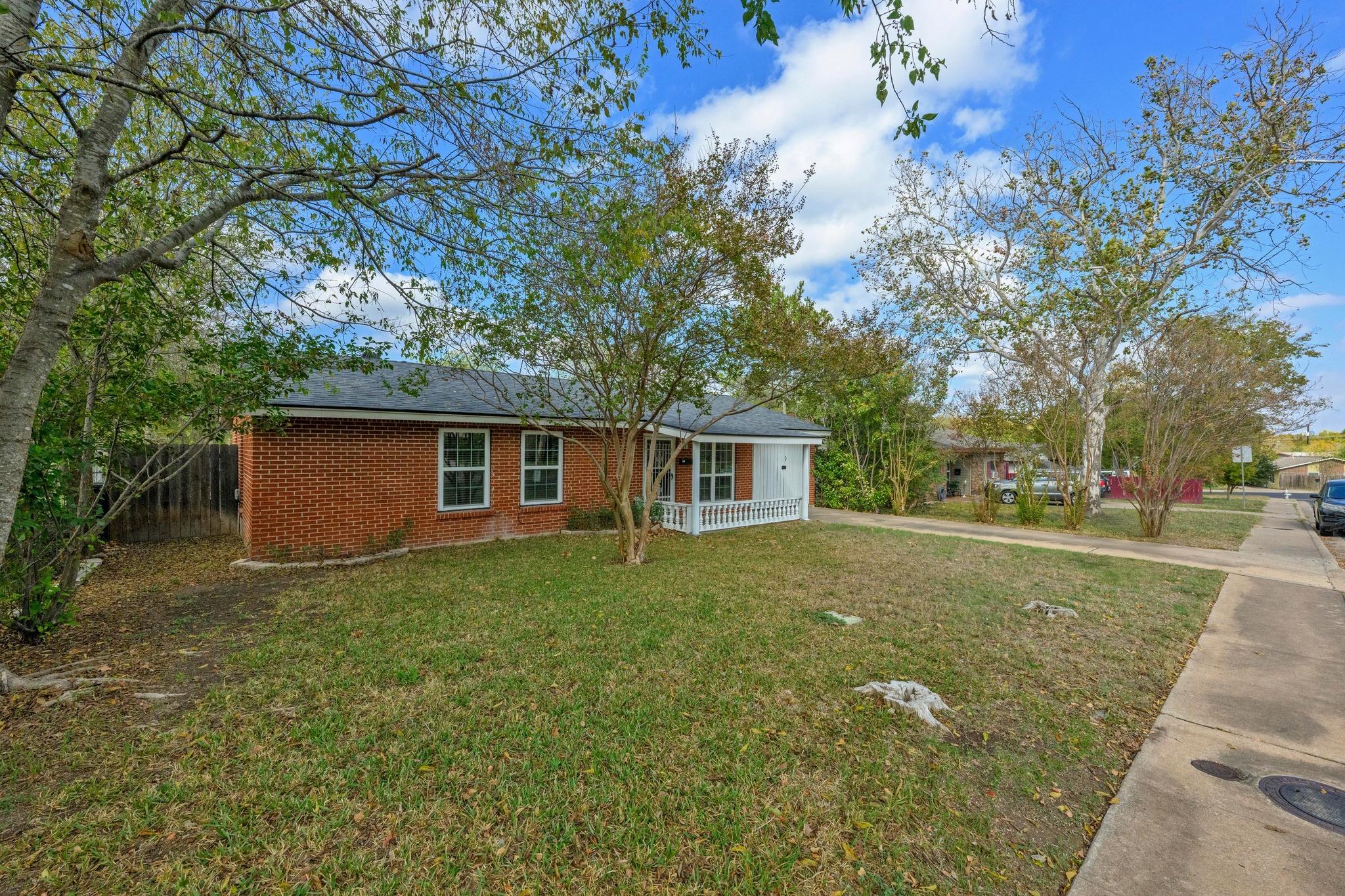 5704 Cedardale Dr Property Photo 2