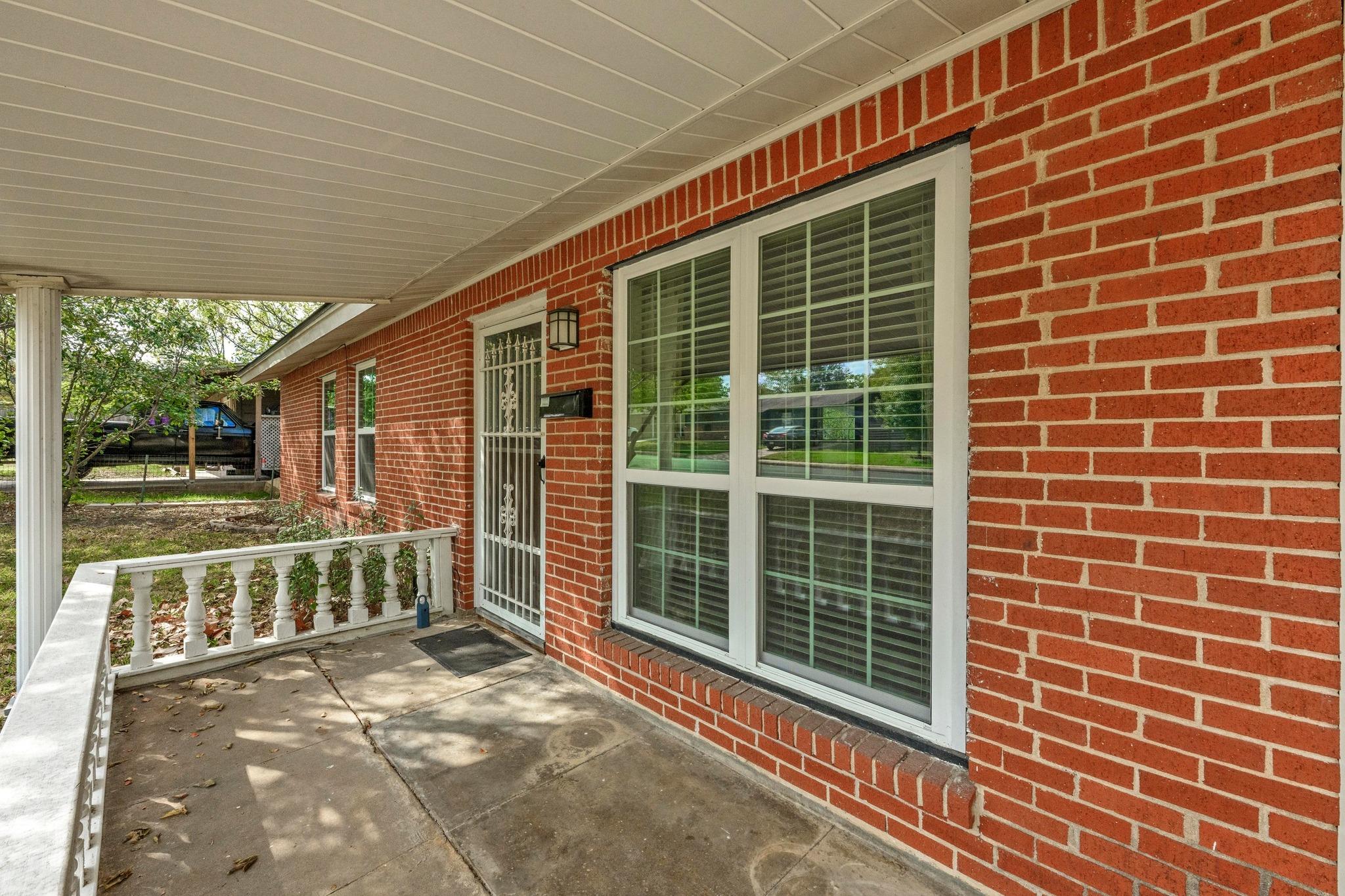5704 Cedardale Dr Property Photo 3