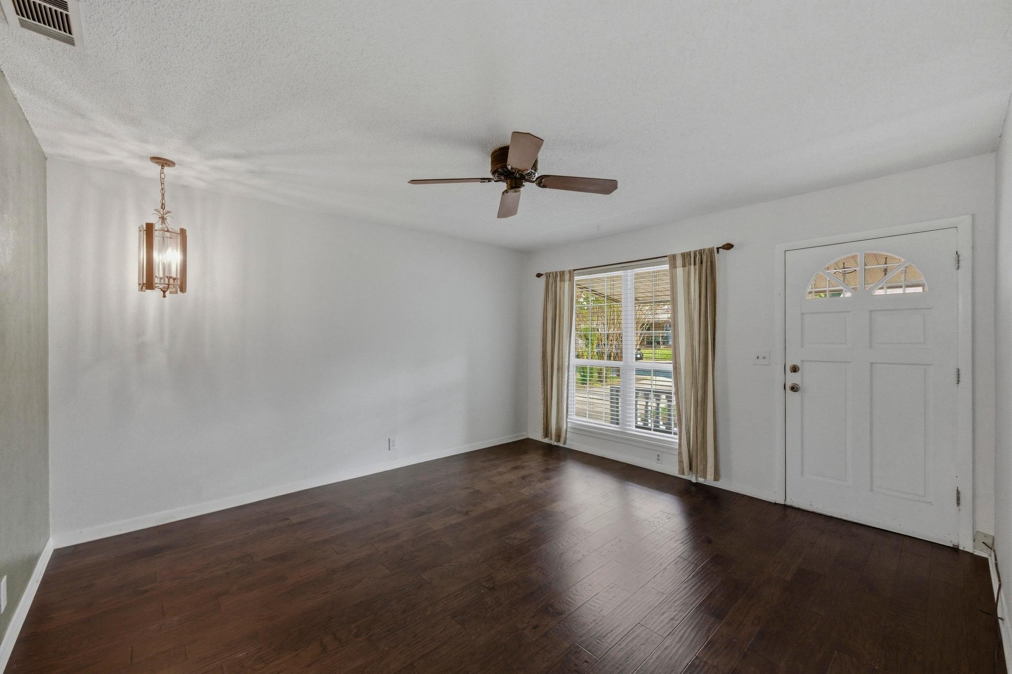 5704 Cedardale Dr Property Photo 4