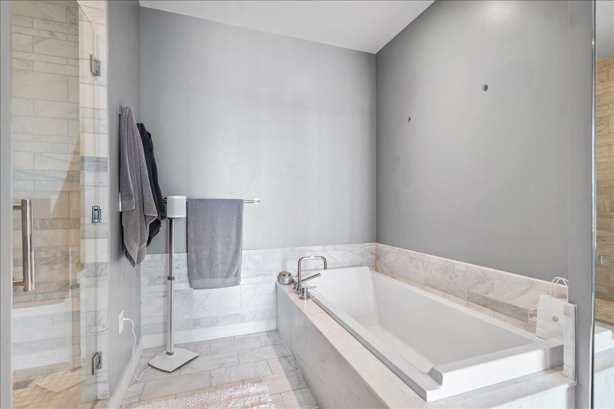 210 Lavaca St 2311 Property Photo 14