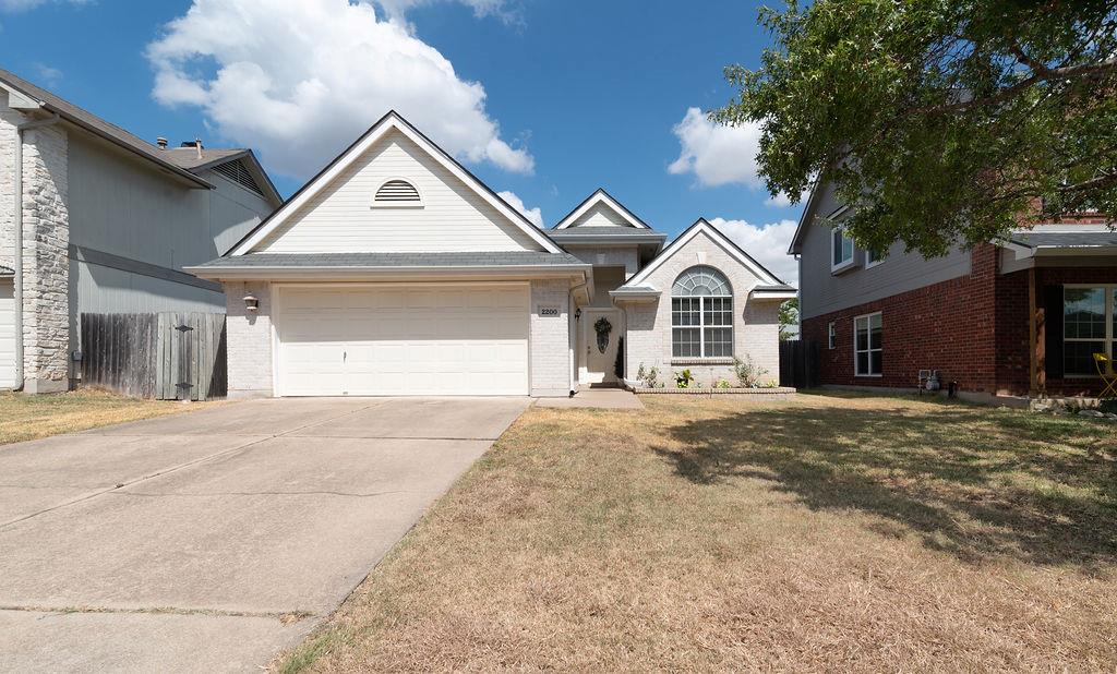 2200 Grove Dr Property Photo 1