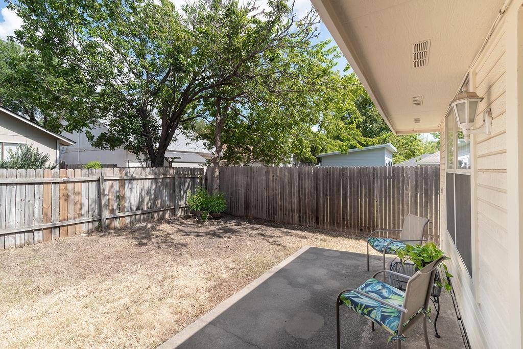 2200 Grove Dr Property Photo 28