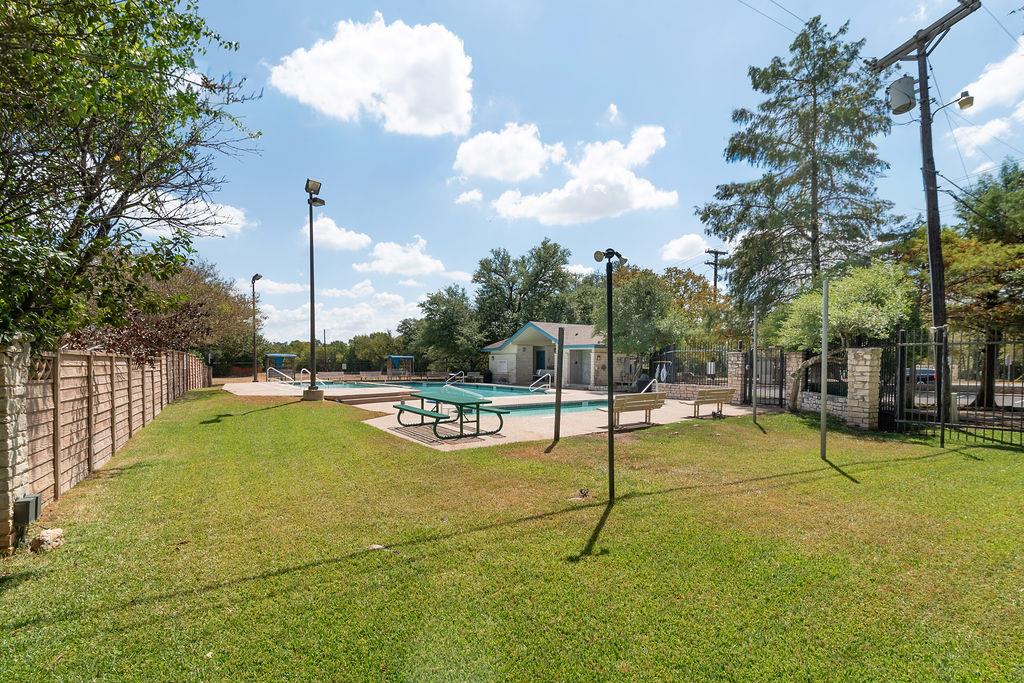 2200 Grove Dr Property Photo 32