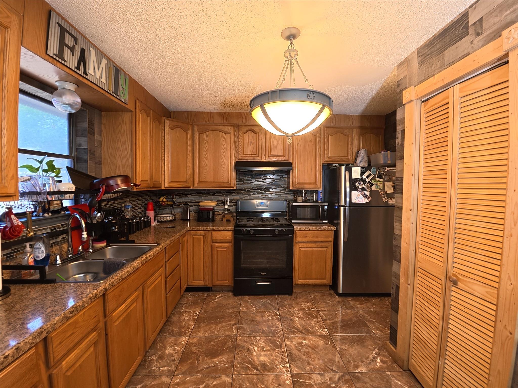 4808 Brook Crest Rd Property Photo 2