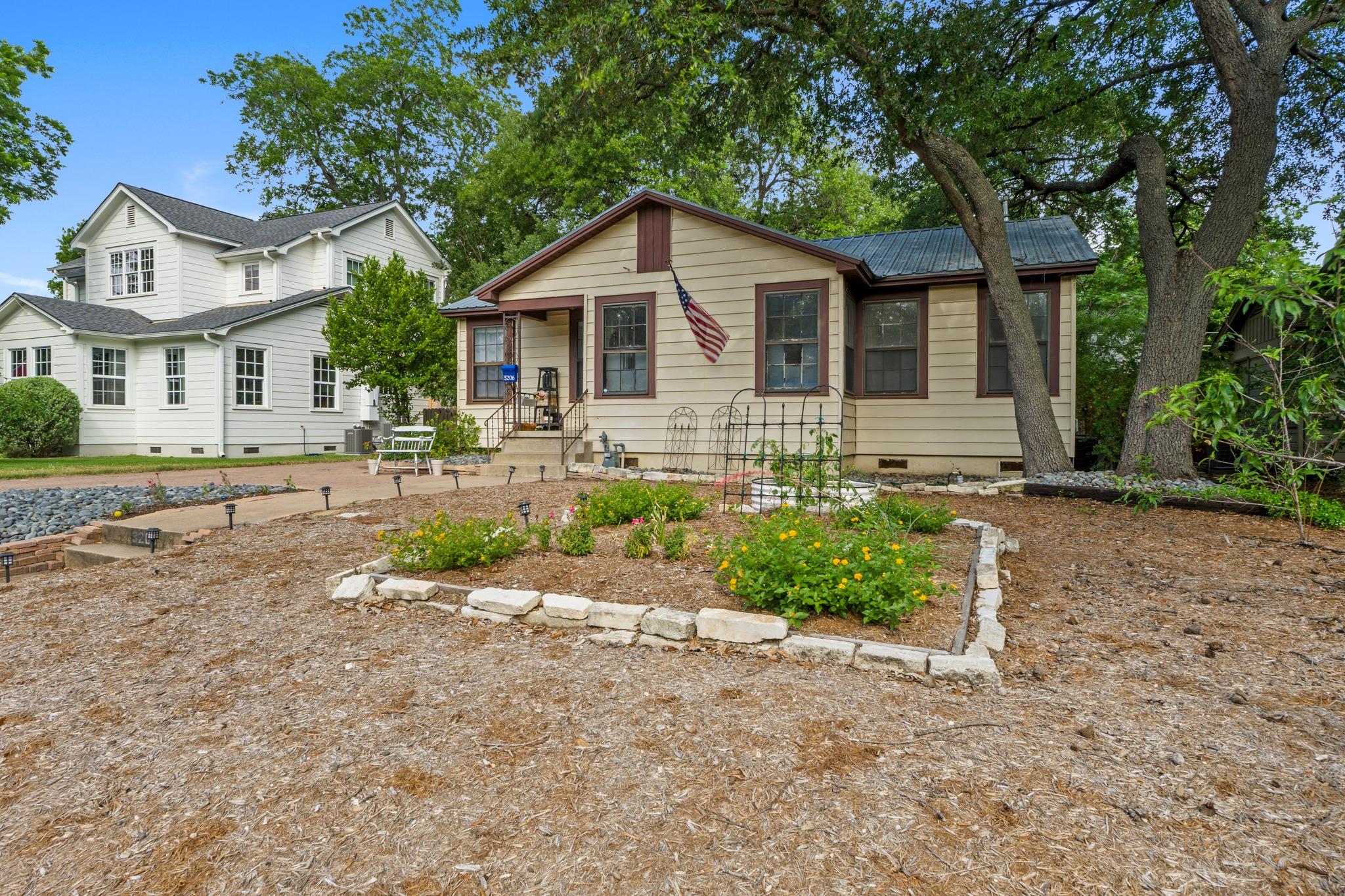 3206 Kerbey Ln Property Photo 3