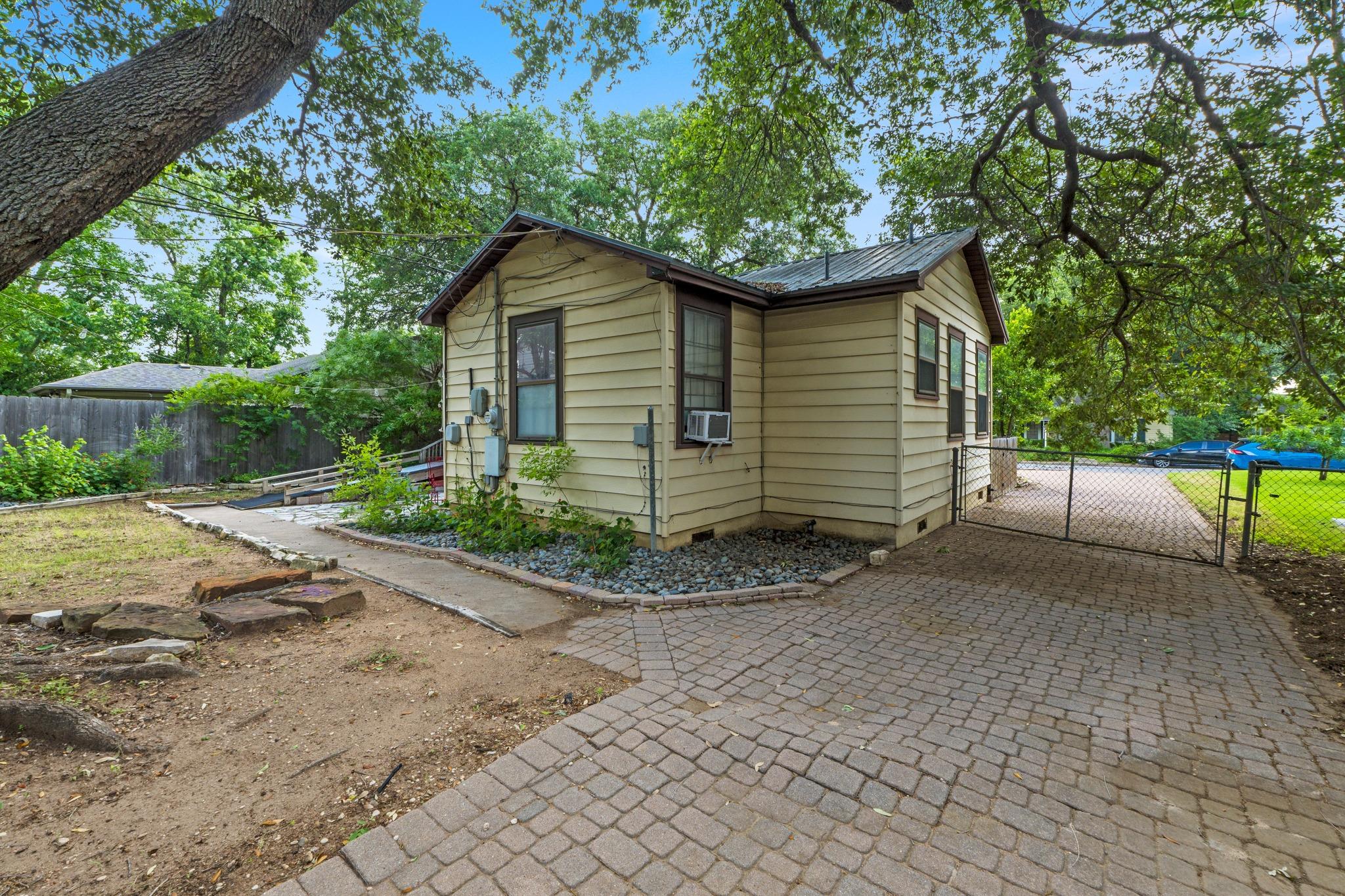 3206 Kerbey Ln Property Photo 31