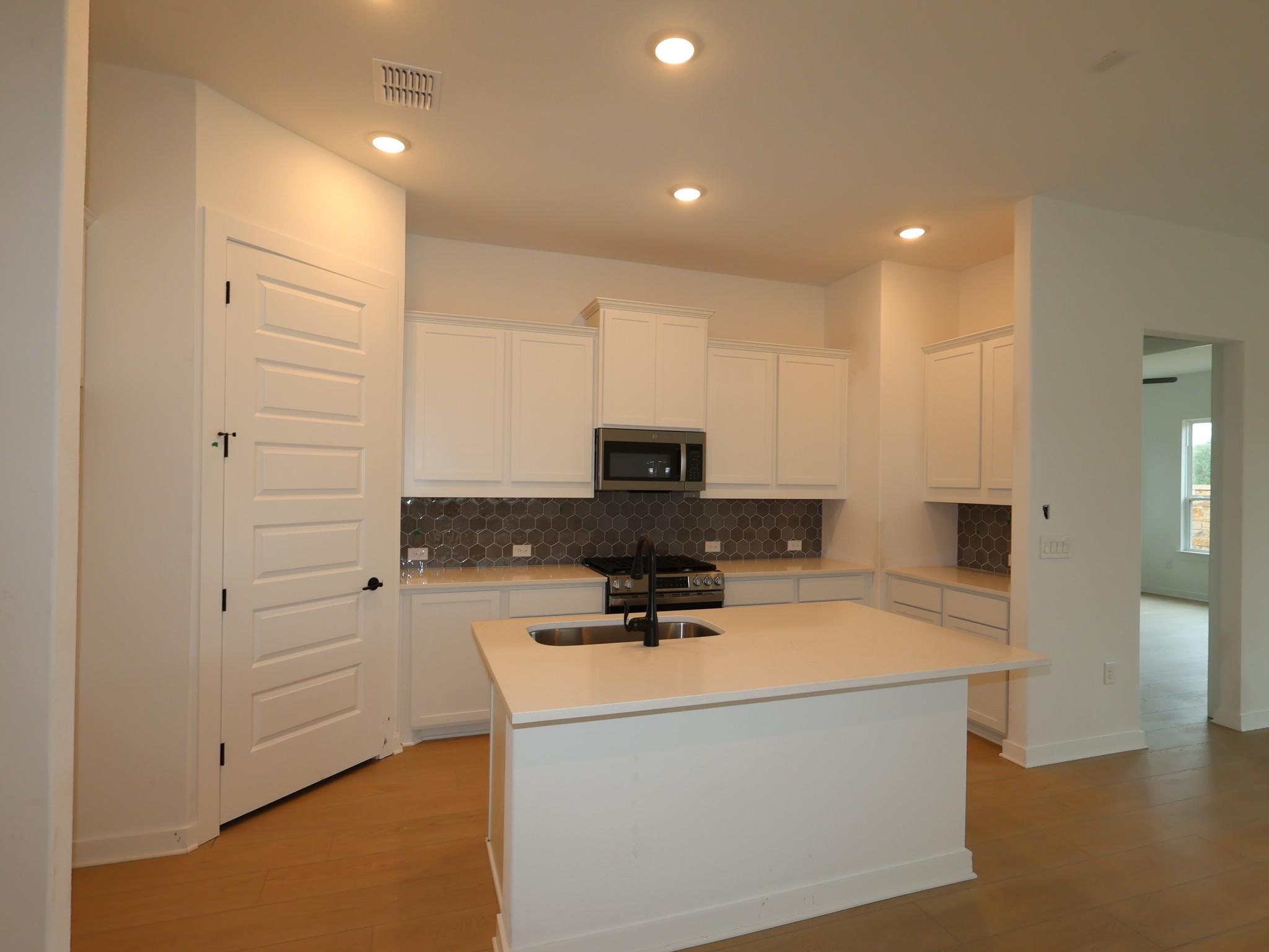 849 Corvallis Dr Property Photo 5