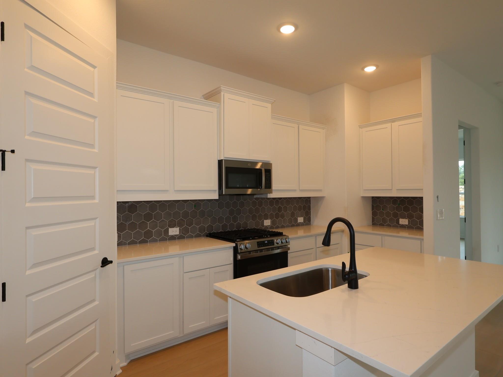 849 Corvallis Dr Property Photo 6