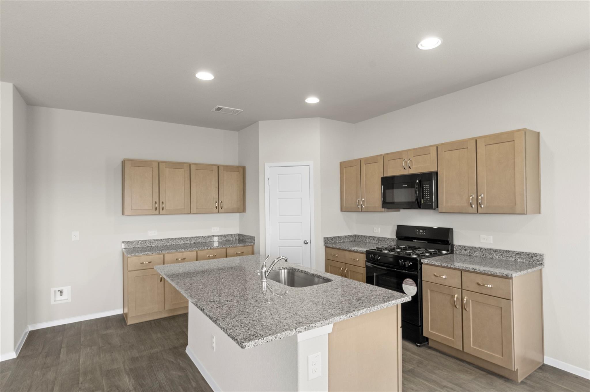 2541 Winding Creek Rd Property Photo 2