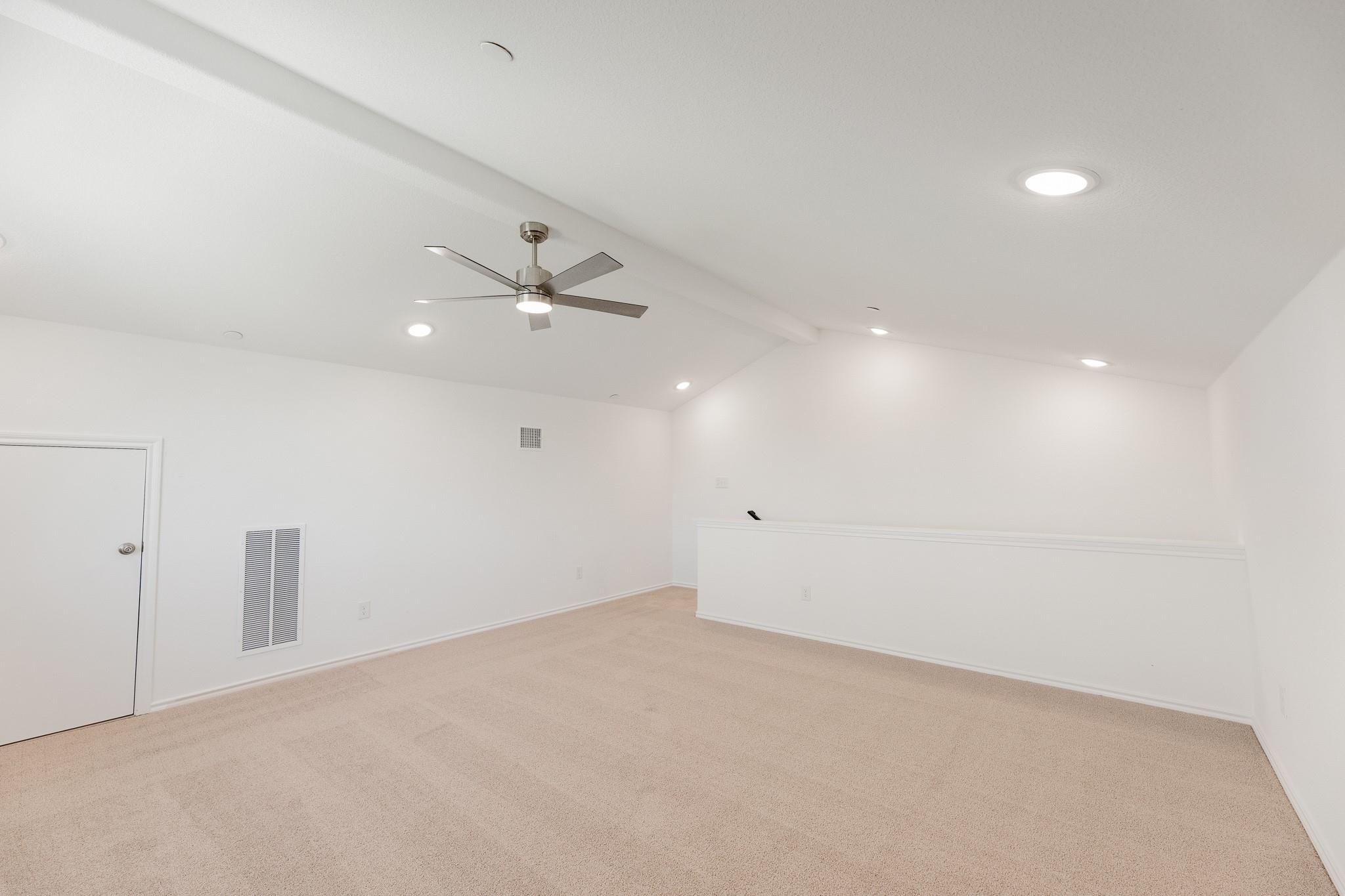 100 Tesla Cir Property Photo 23