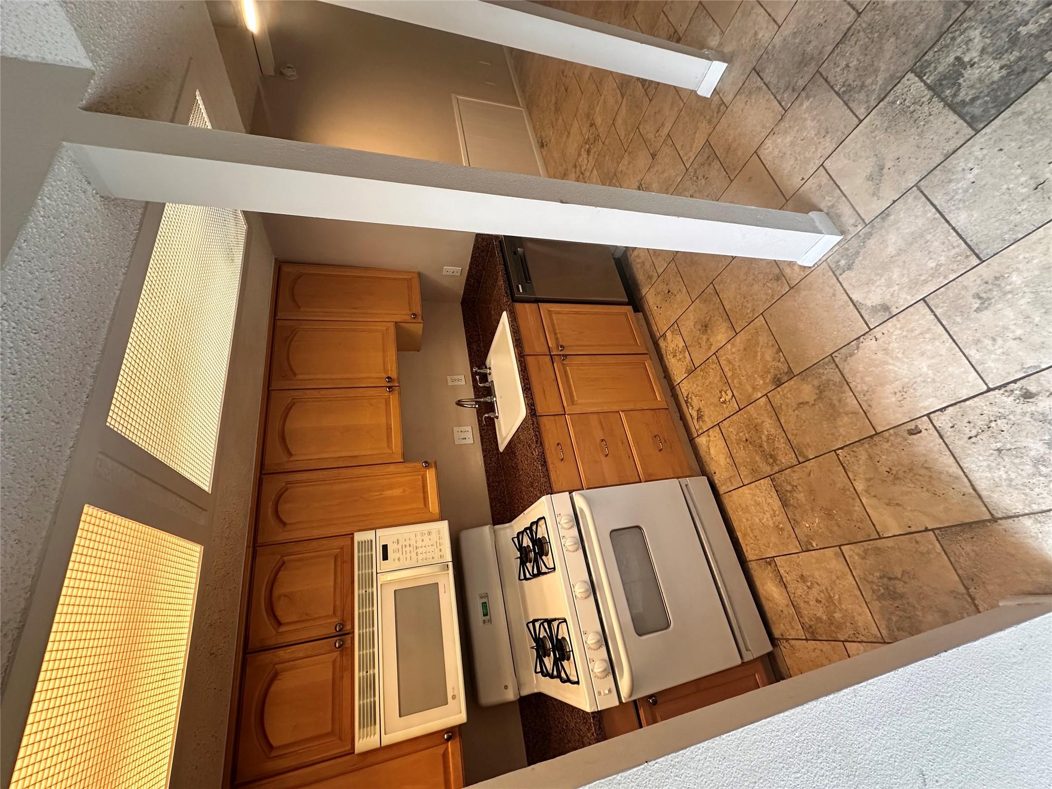 1725 Toomey Rd #109 Property Photo 3