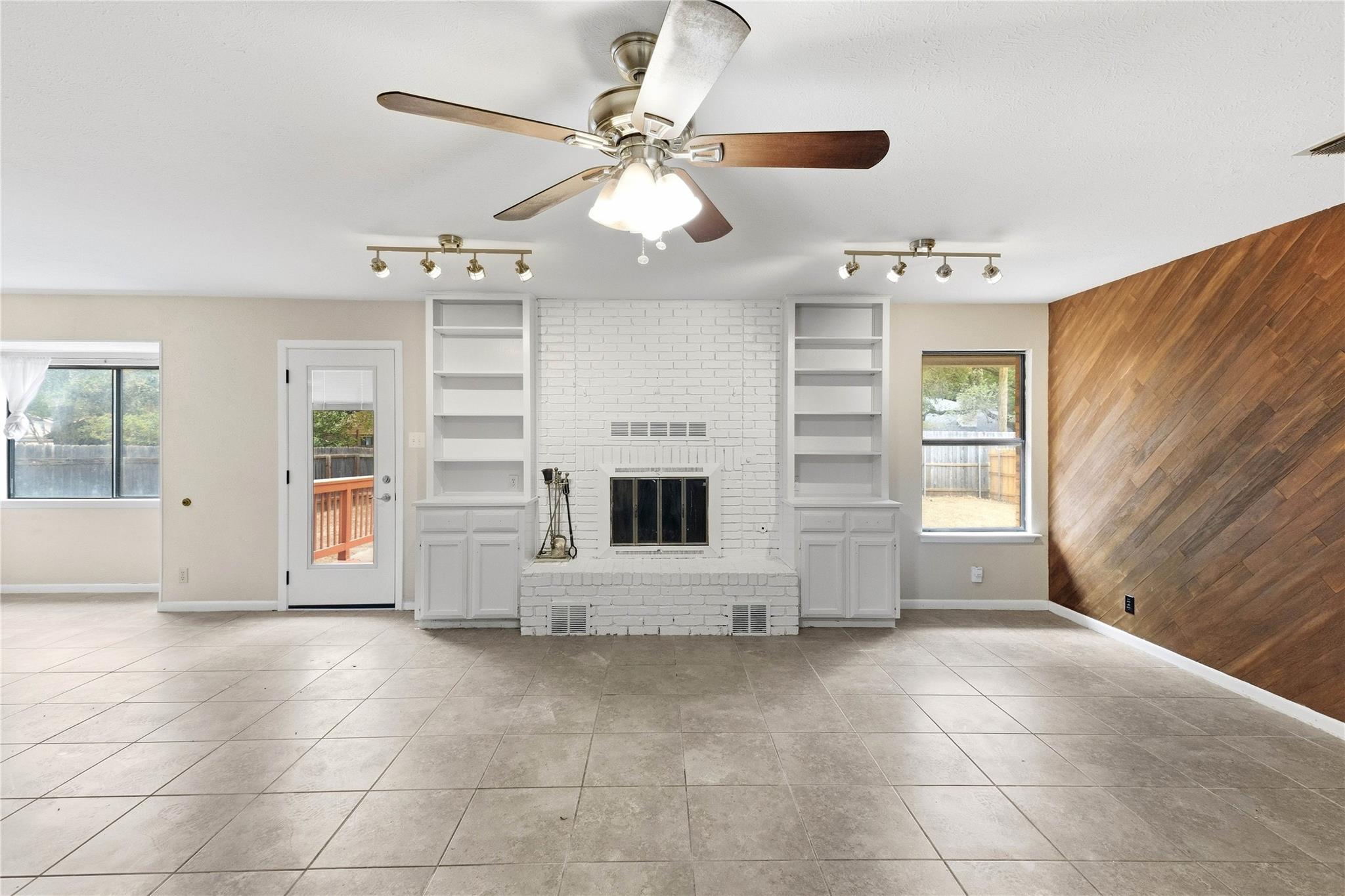 6103 Smith Oak Trl Property Photo 5
