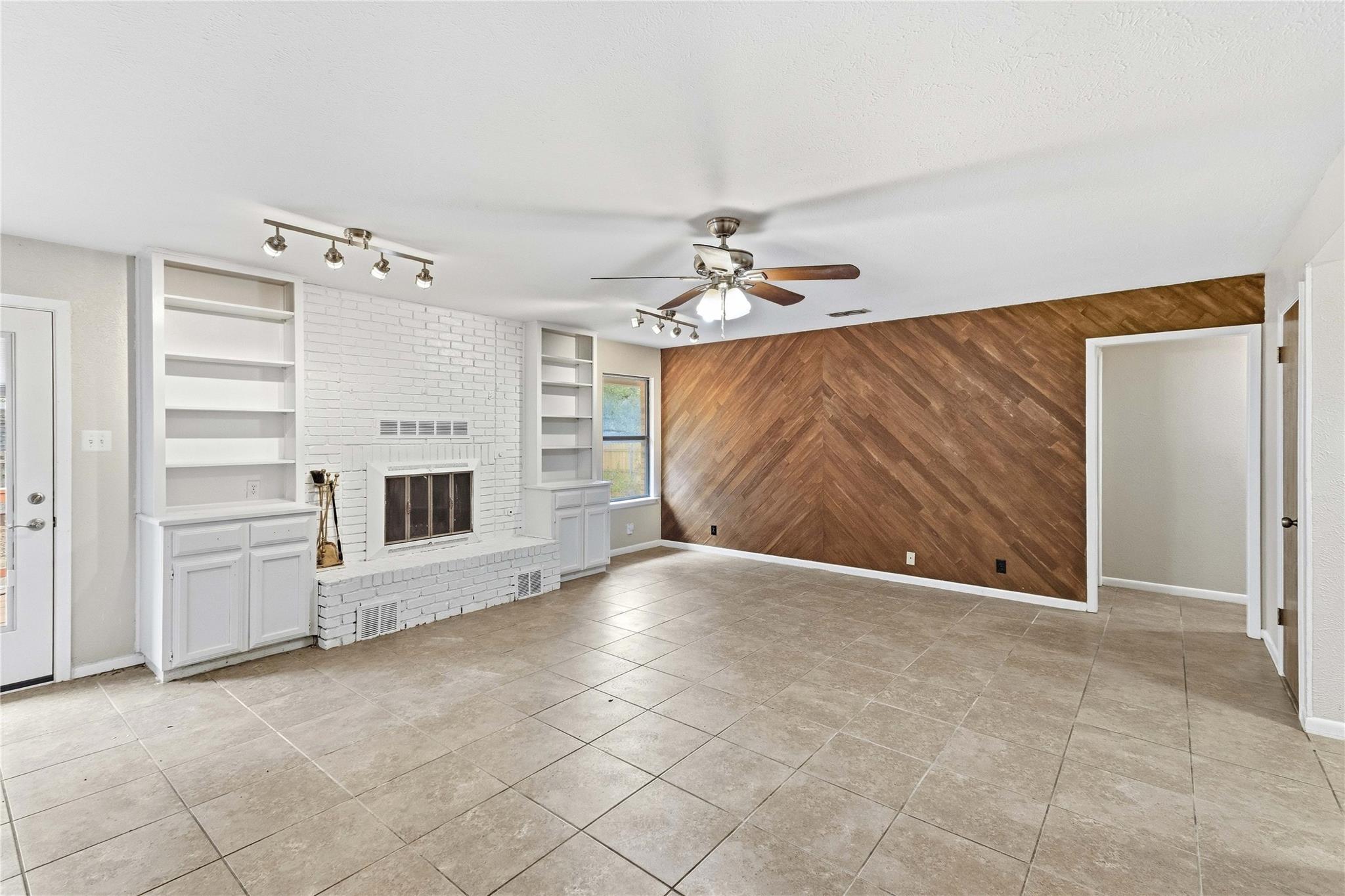 6103 Smith Oak Trl Property Photo 7
