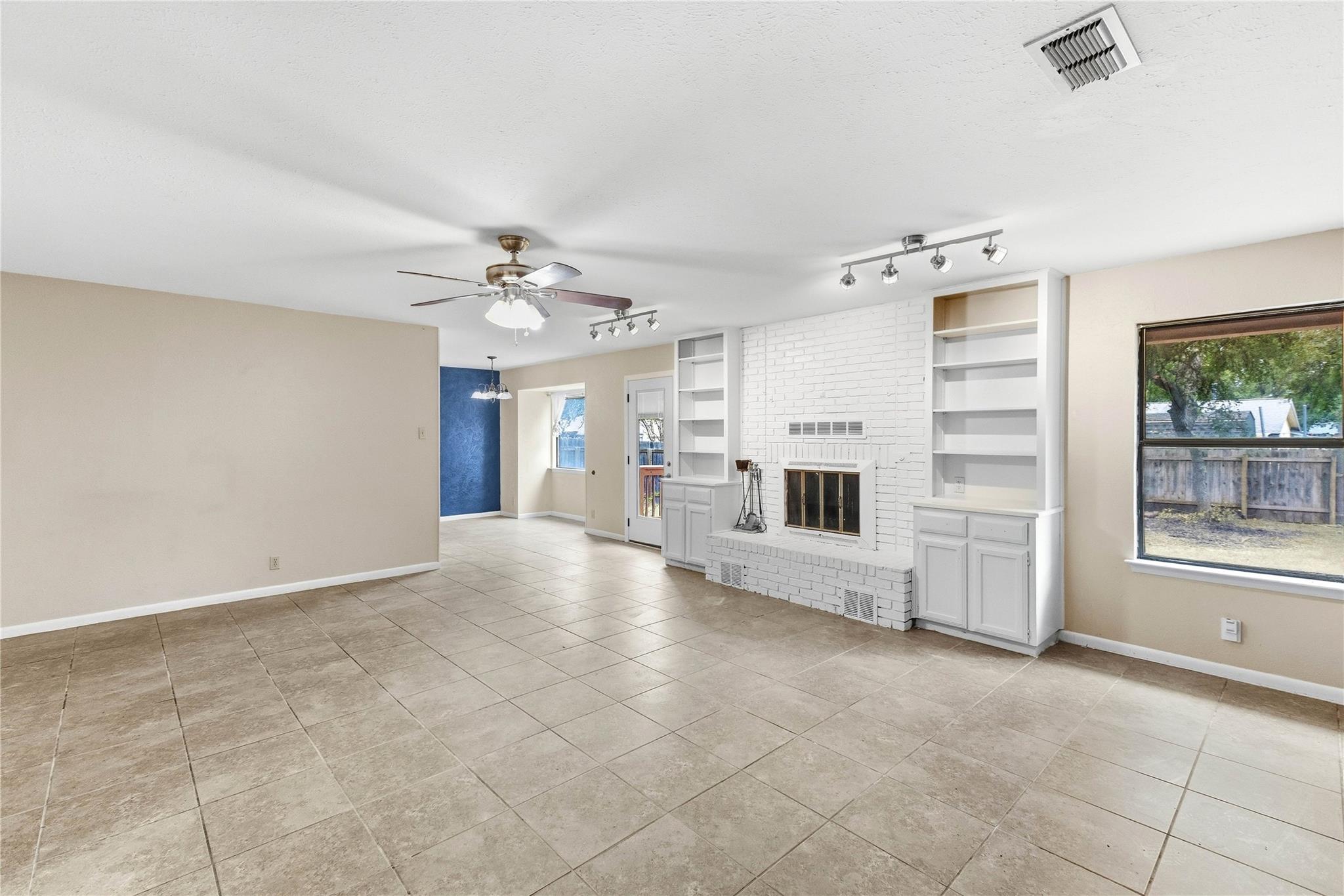 6103 Smith Oak Trl Property Photo 8
