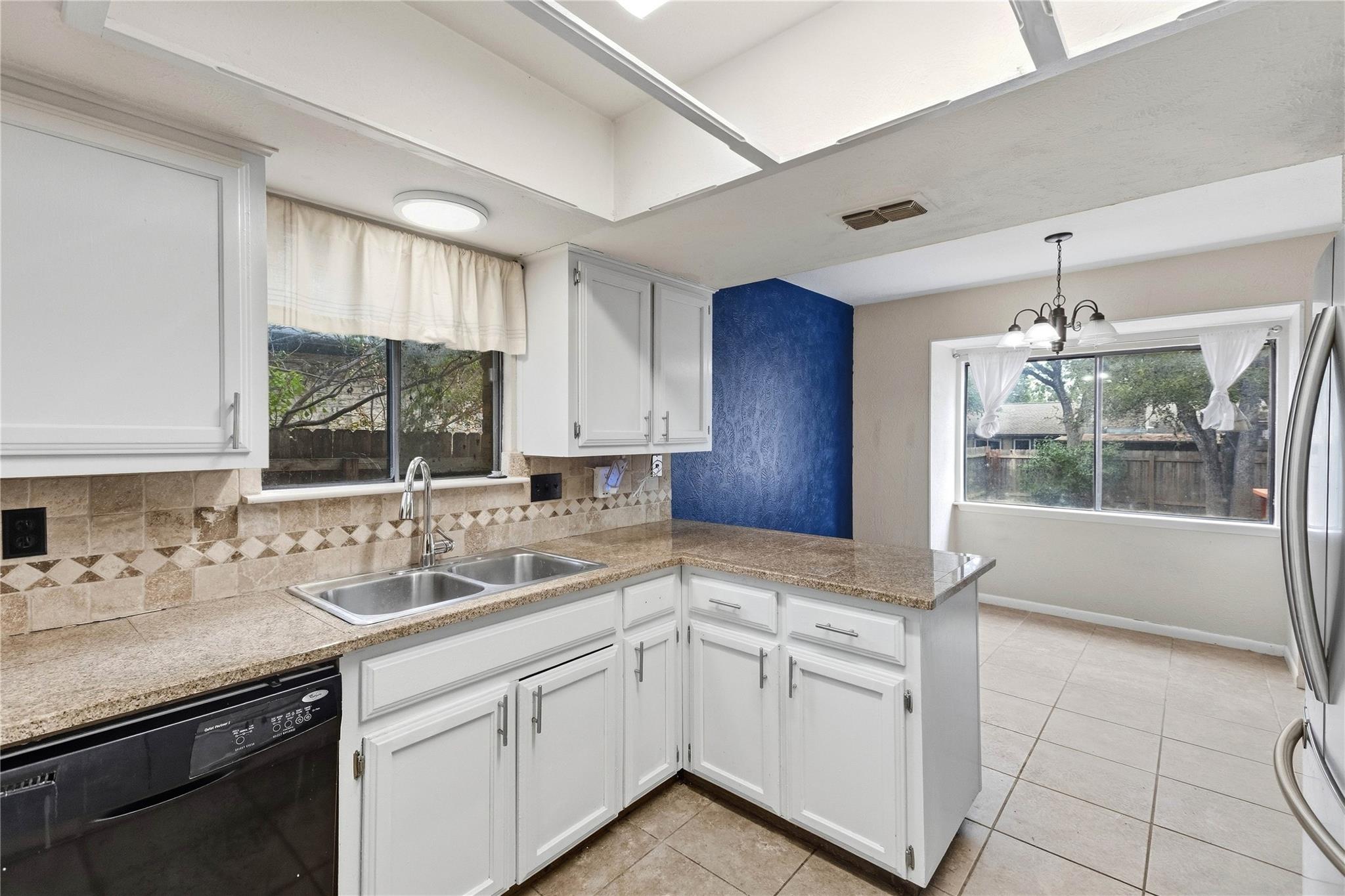 6103 Smith Oak Trl Property Photo 12