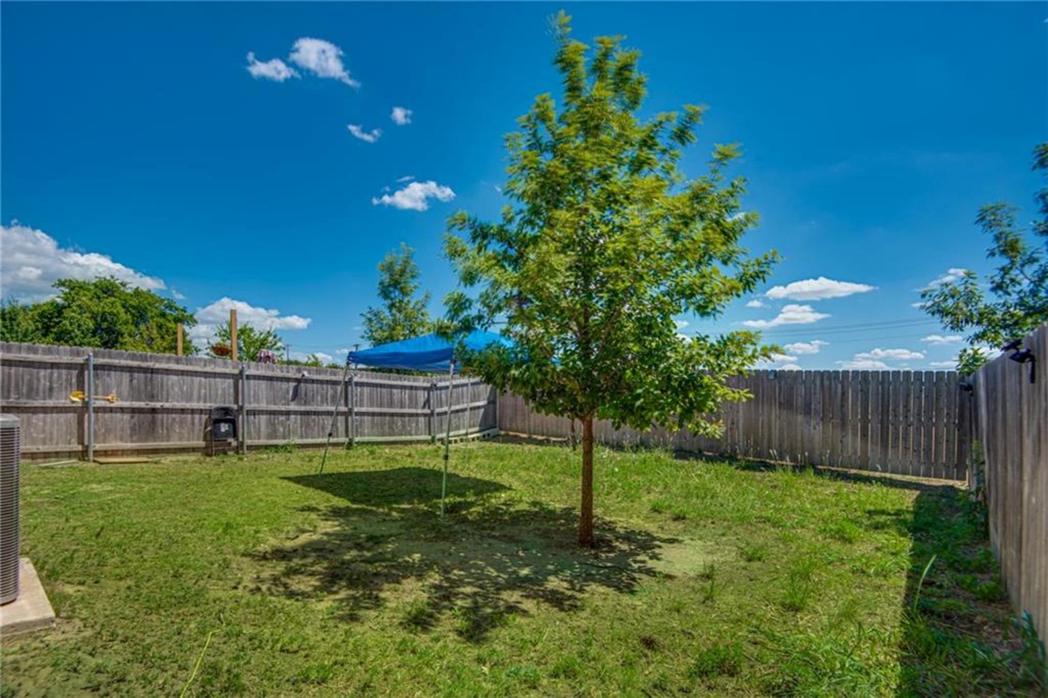 137 Lakeview Ct Property Photo 2