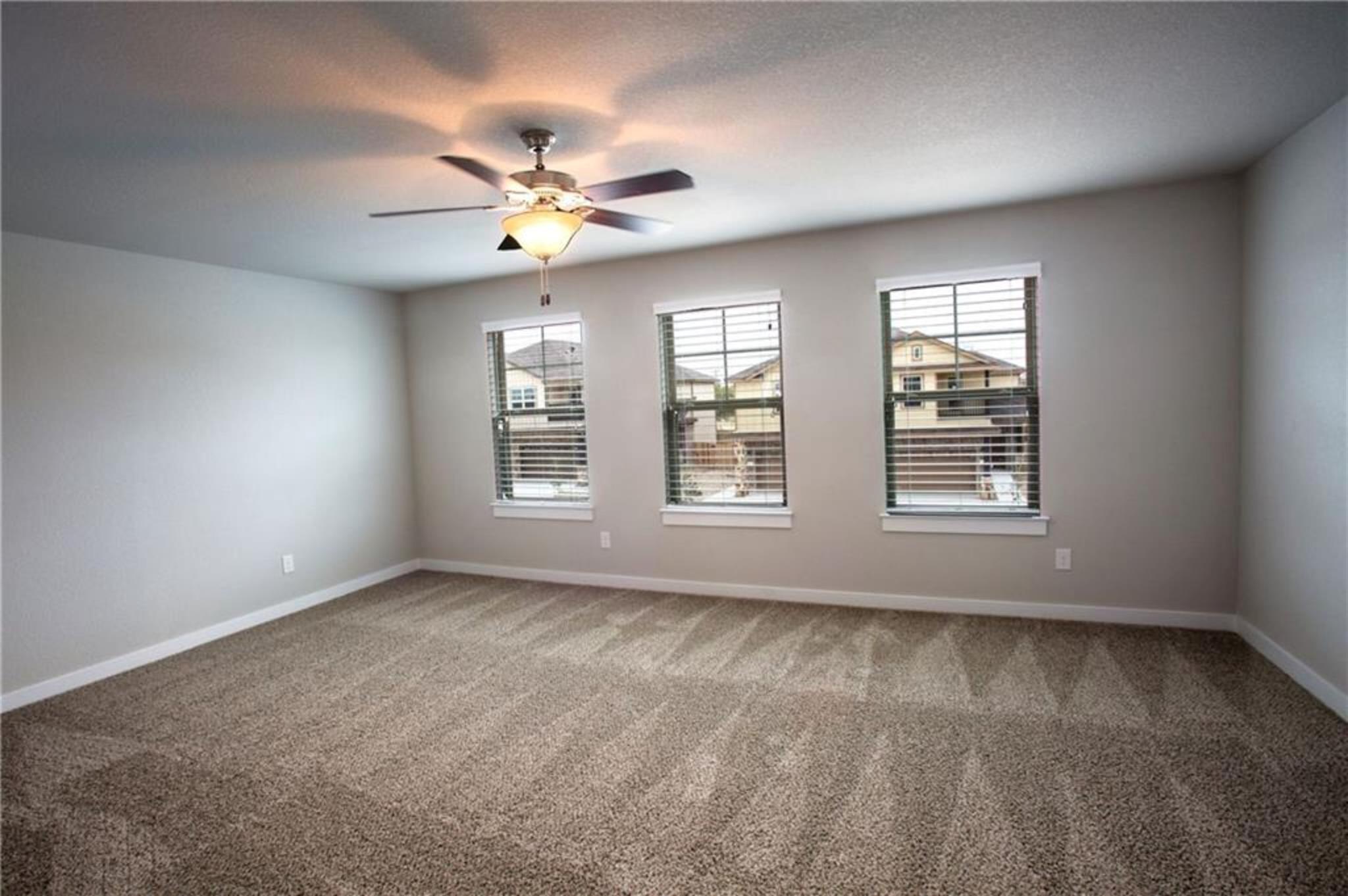 137 Lakeview Ct Property Photo 5