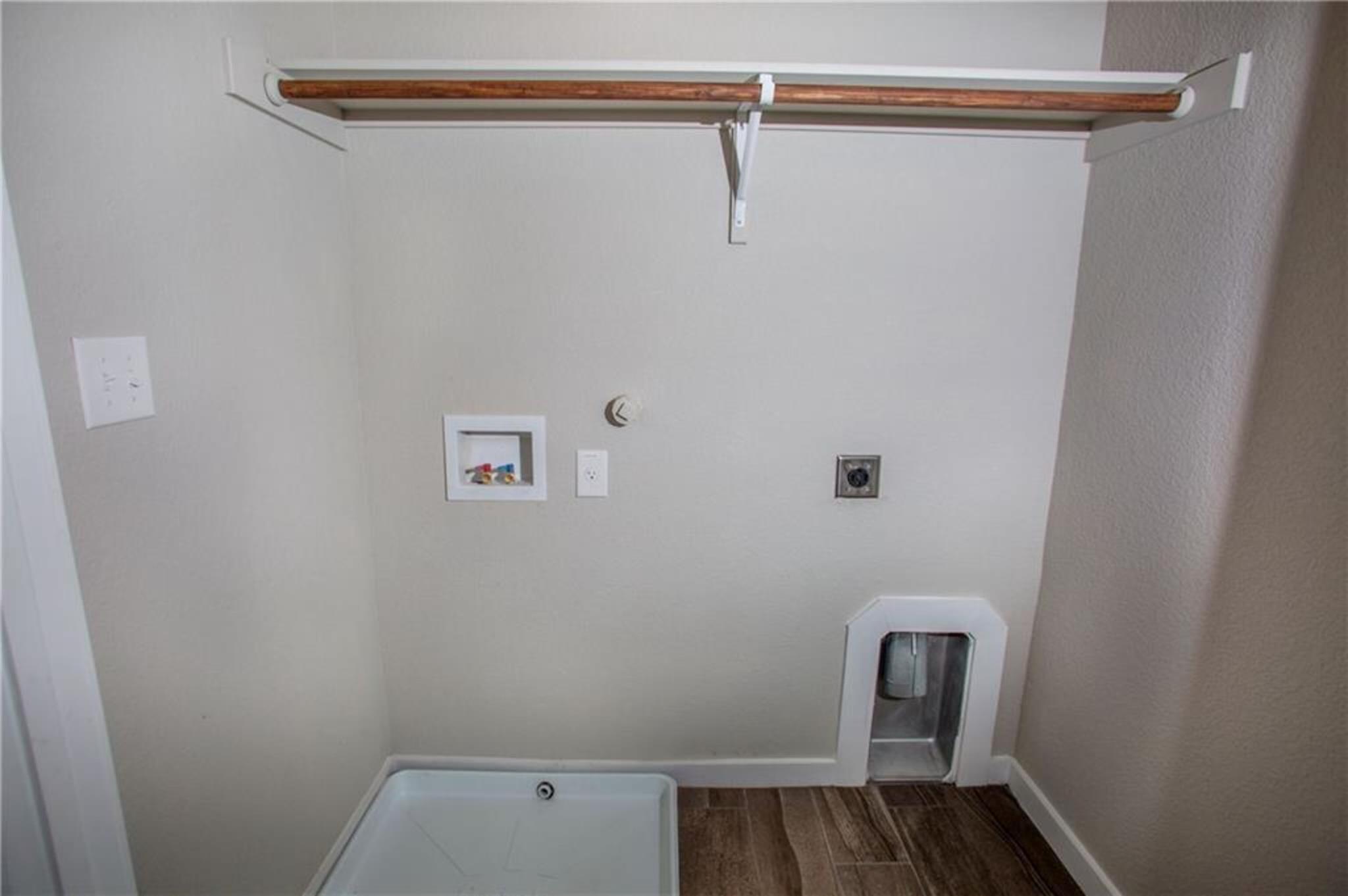 137 Lakeview Ct Property Photo 6