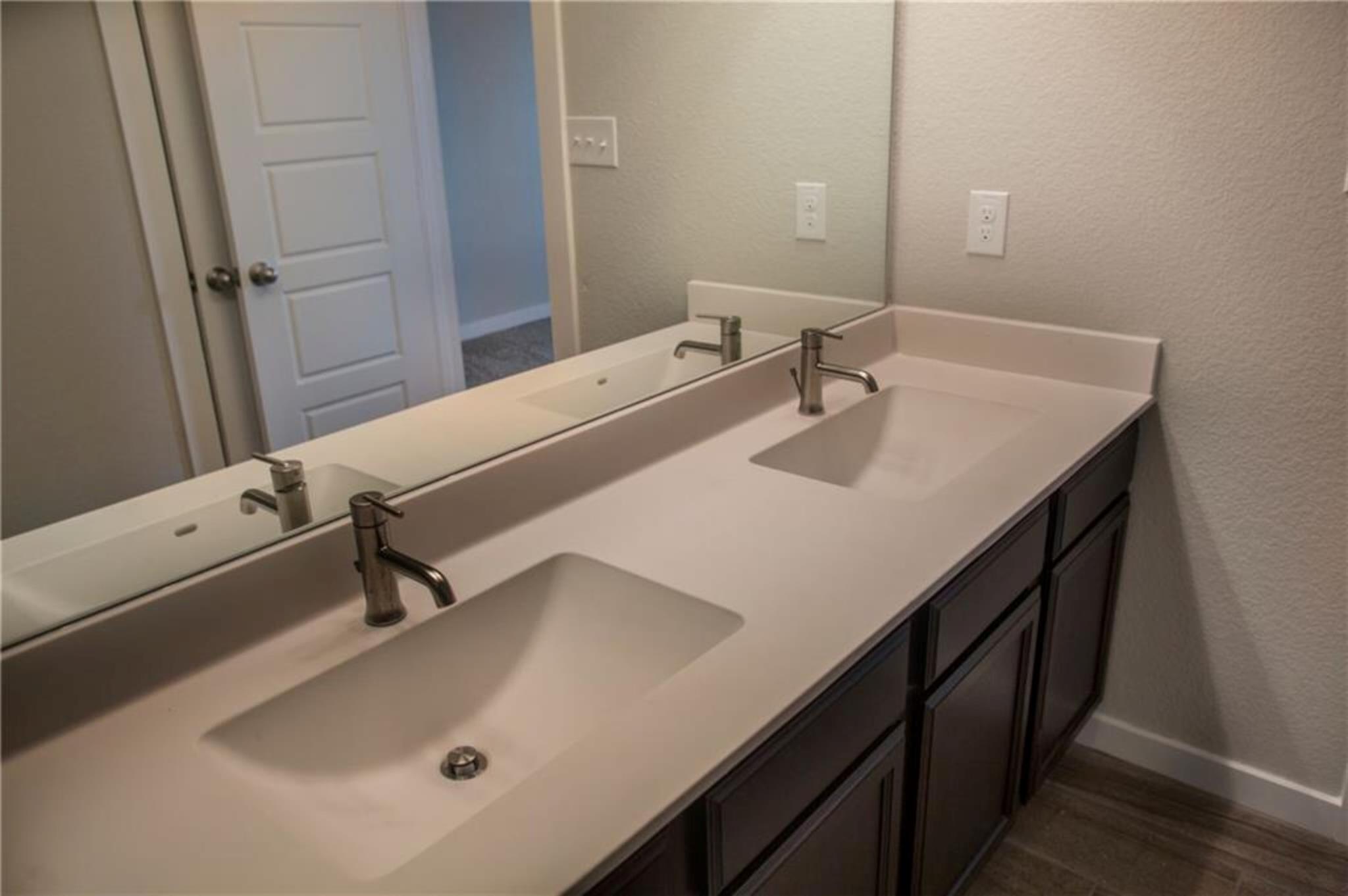 137 Lakeview Ct Property Photo 7