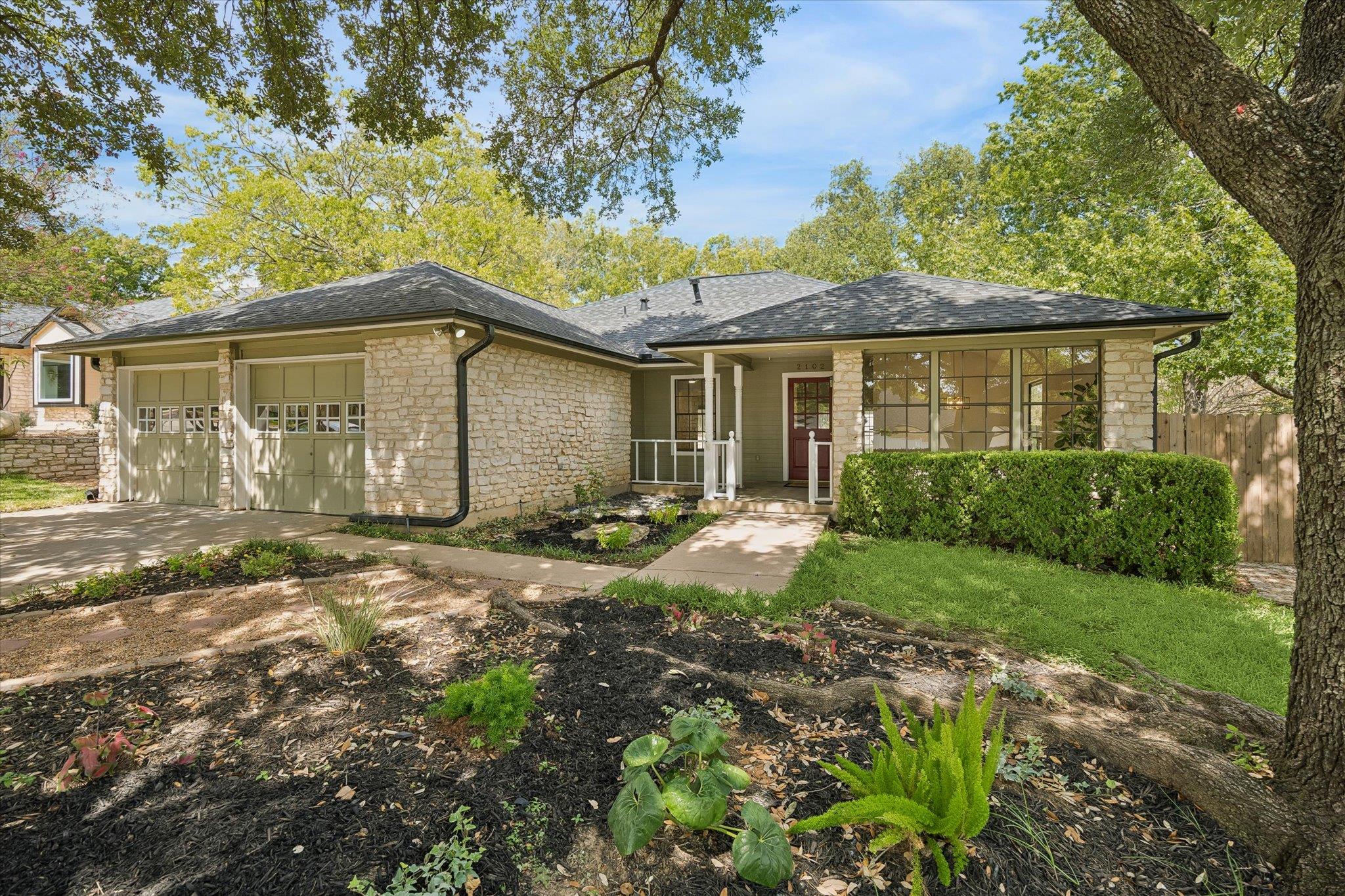 2102 Taylor Simonetti Ave Property Photo 1