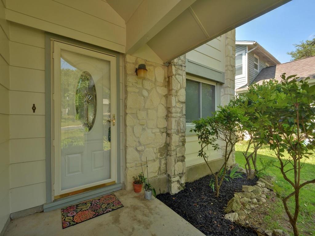 8421 Spring Valley Dr Property Photo 3