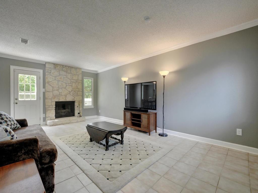 8421 Spring Valley Dr Property Photo 4