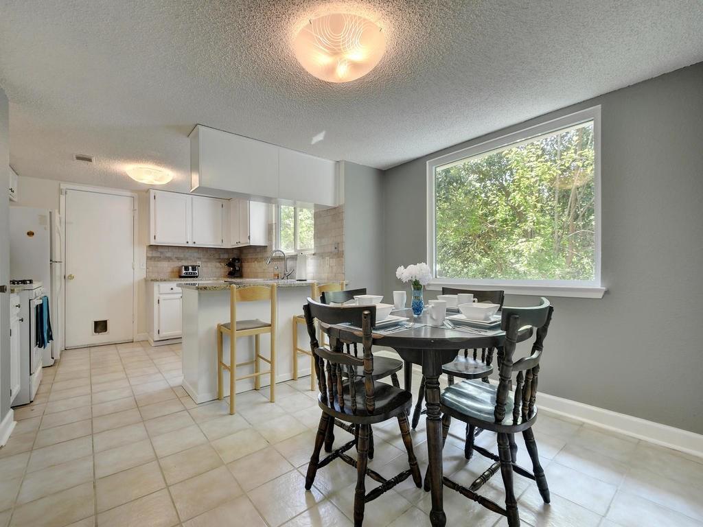 8421 Spring Valley Dr Property Photo 6