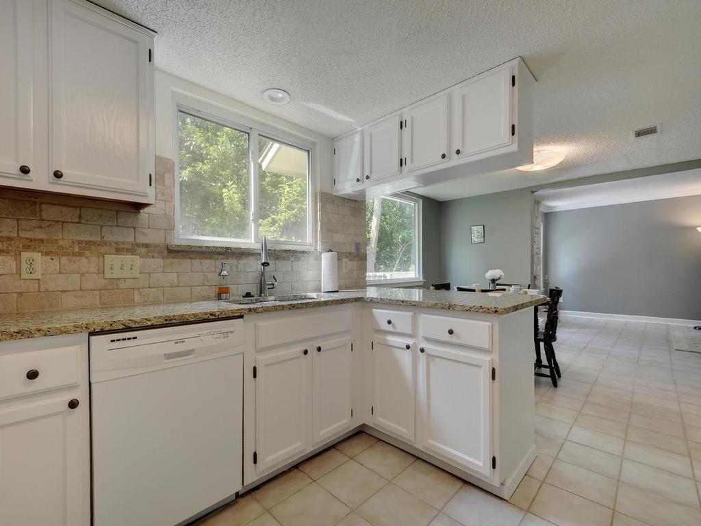 8421 Spring Valley Dr Property Photo 8