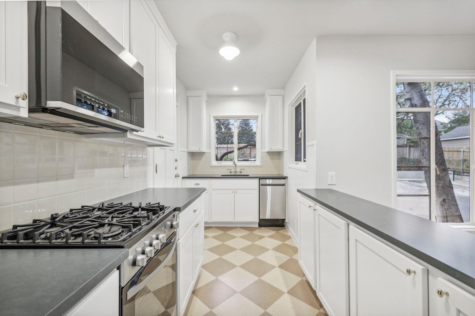 3010 Windsor Rd #unit E Property Photo 9