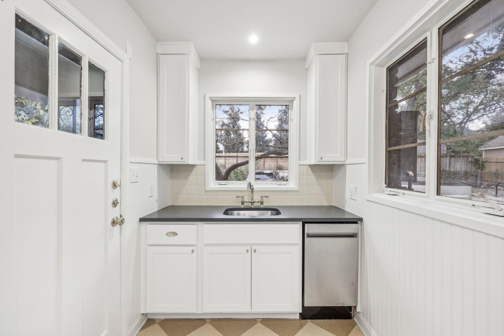 3010 Windsor Rd #unit E Property Photo 10