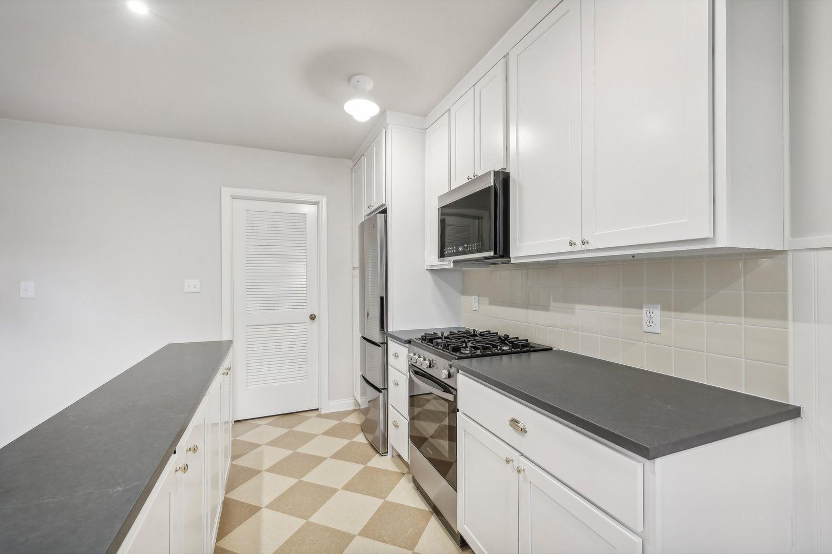 3010 Windsor Rd #unit E Property Photo 11