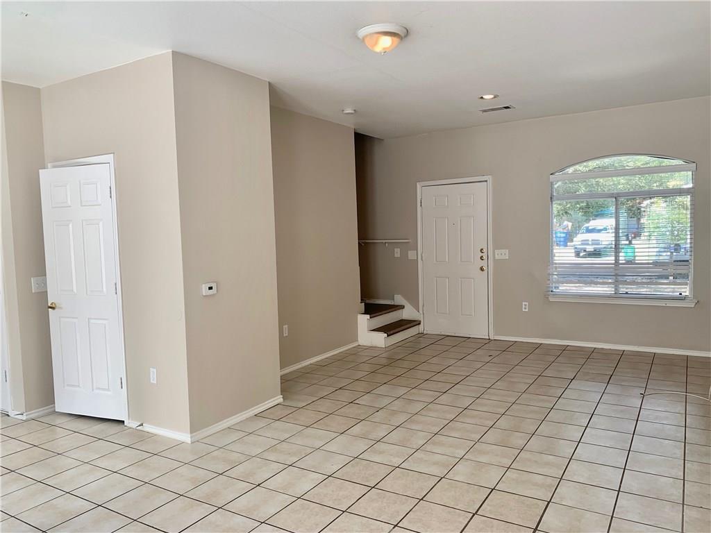 1121 Terry Dr #b Property Photo 3