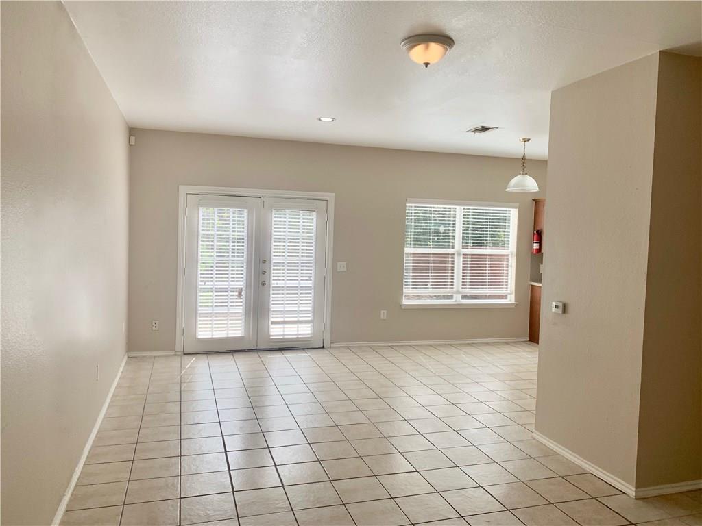 1121 Terry Dr #b Property Photo 4