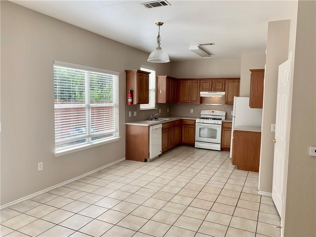 1121 Terry Dr #b Property Photo 6