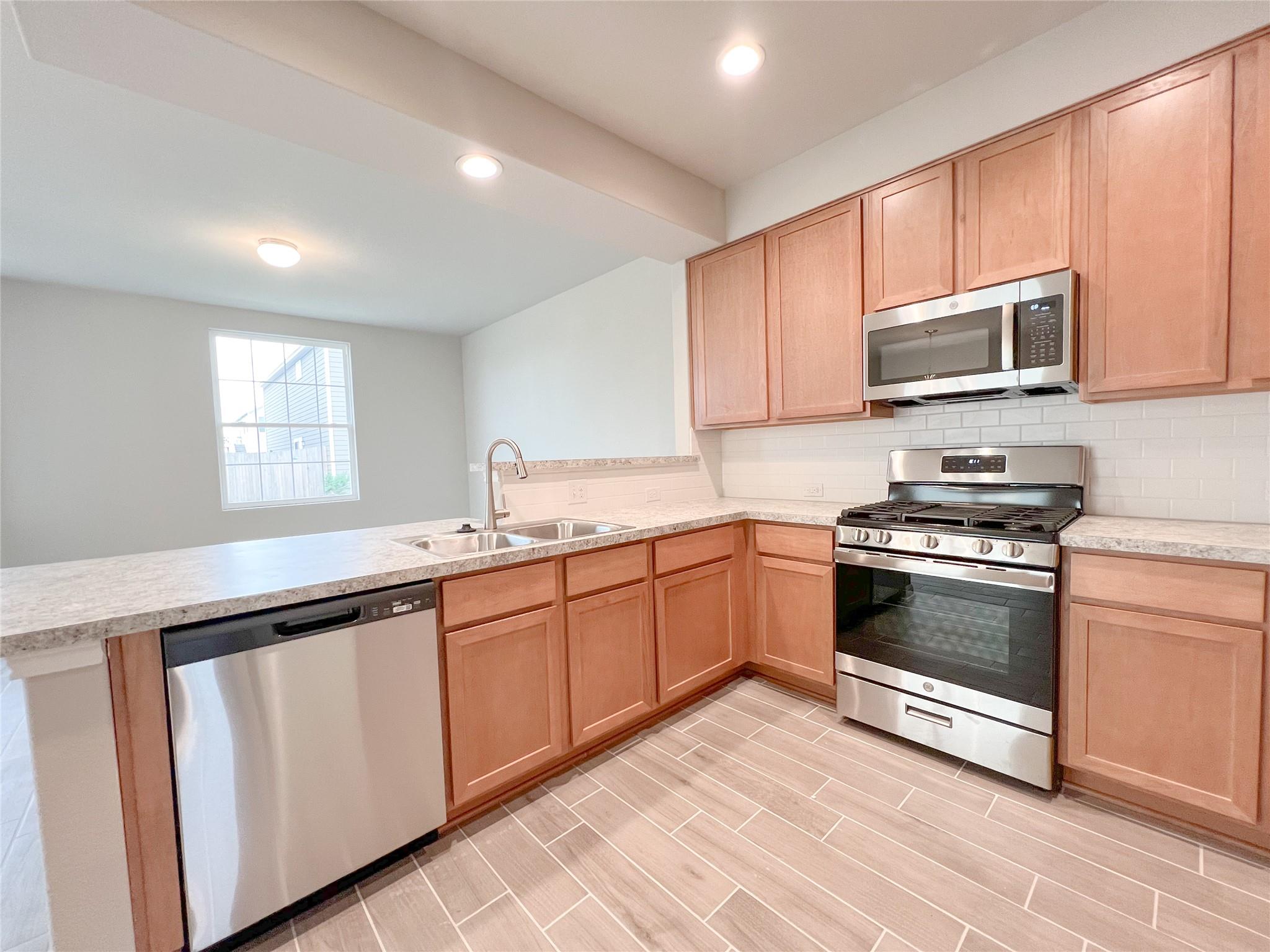 676 Ferrule Dr Property Photo 2
