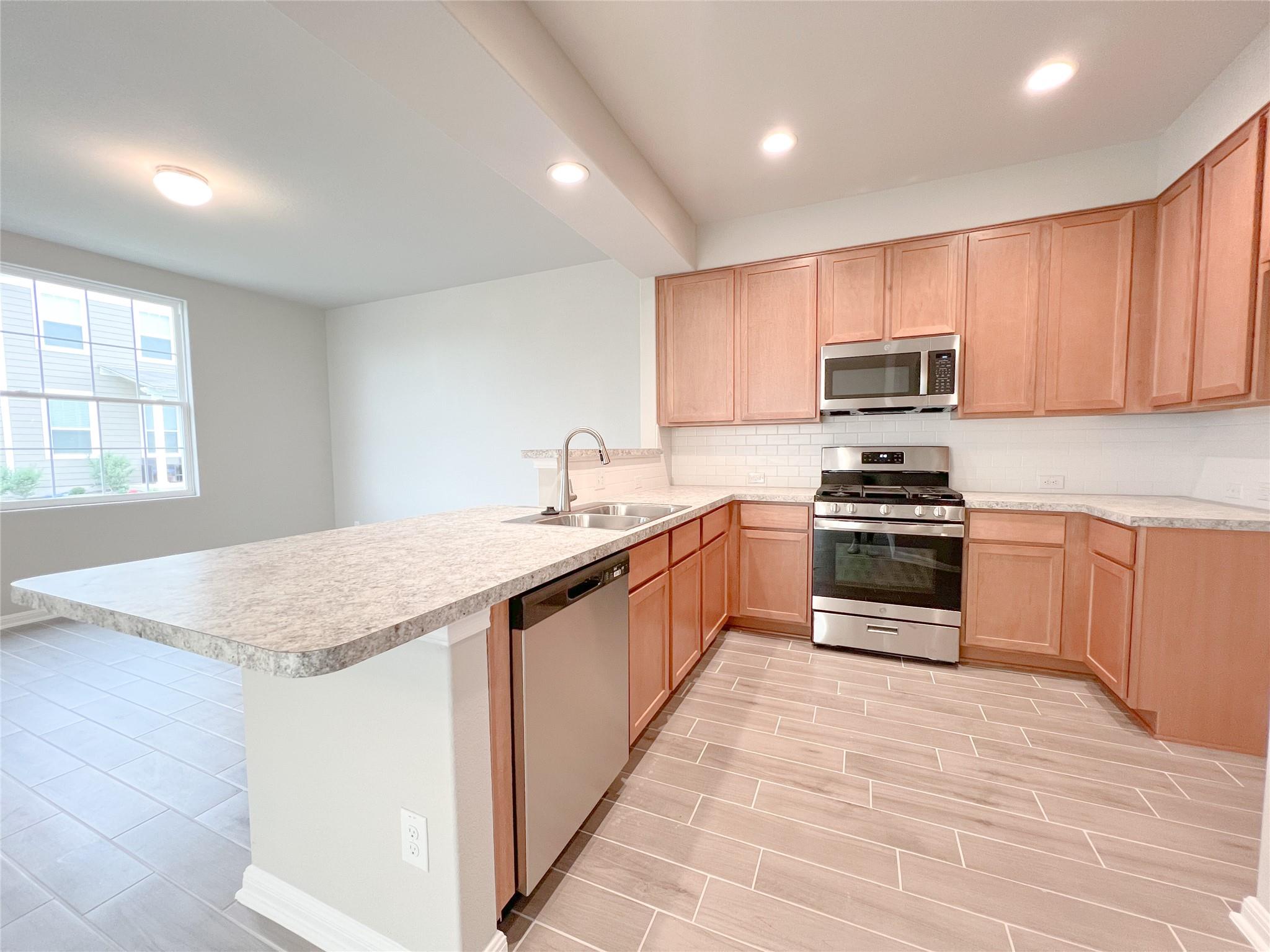 676 Ferrule Dr Property Photo 3