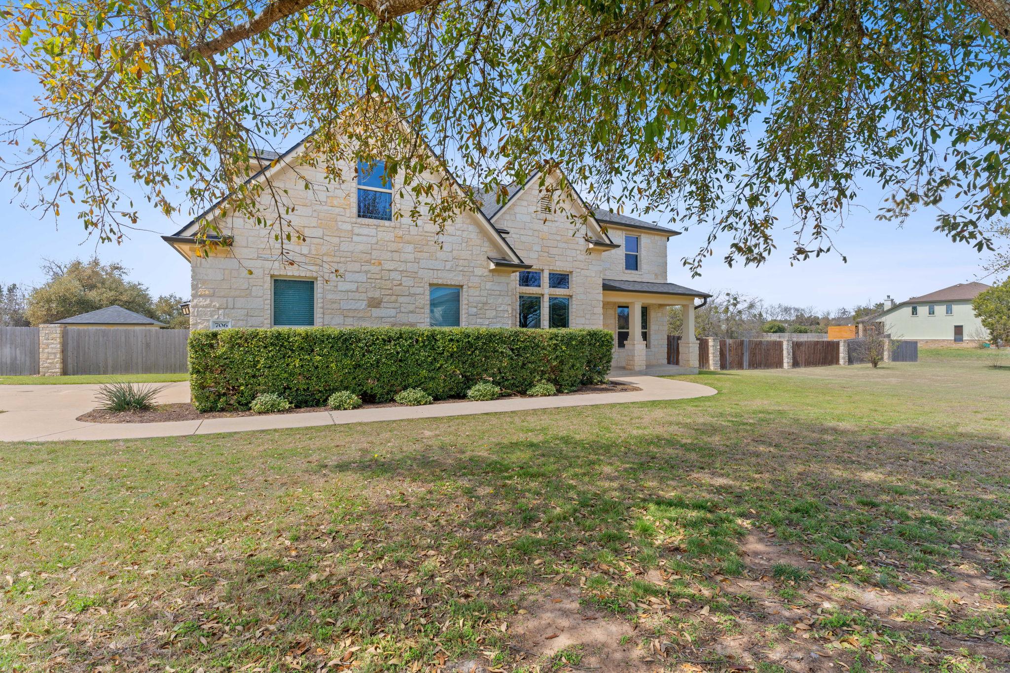 706 Speed Horse Property Photo