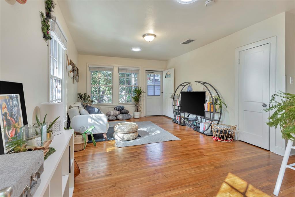 3911 Avenue F B Property Photo 3
