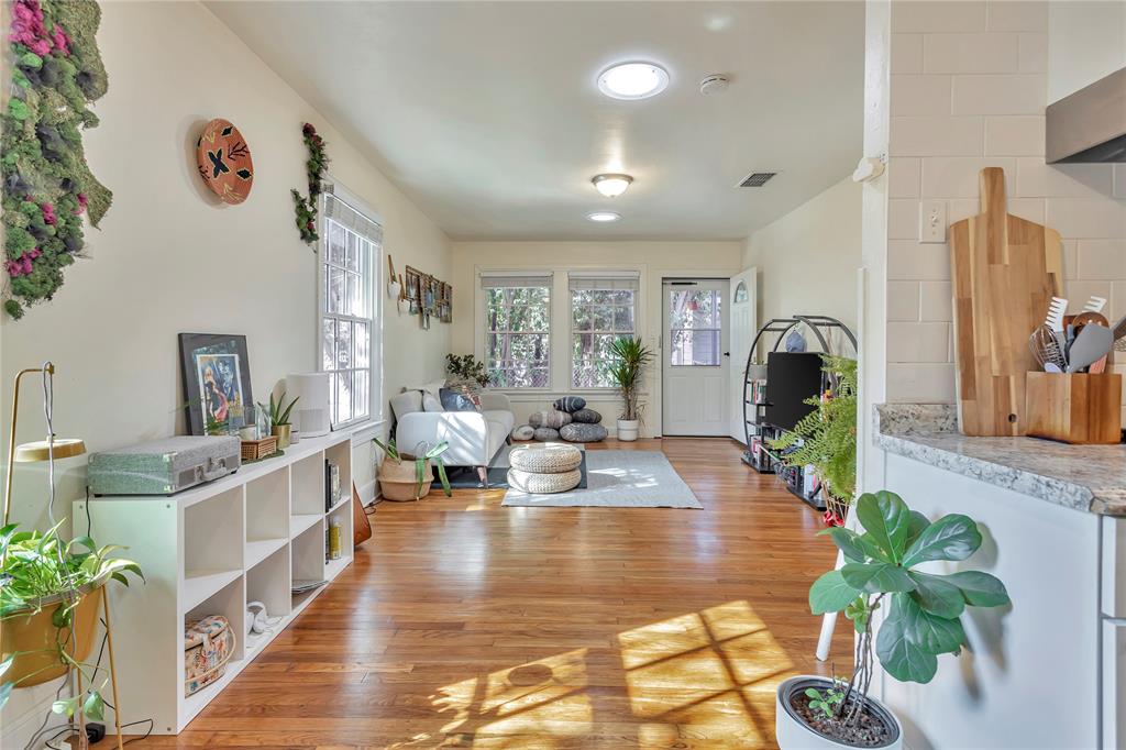 3911 Avenue F B Property Photo 4
