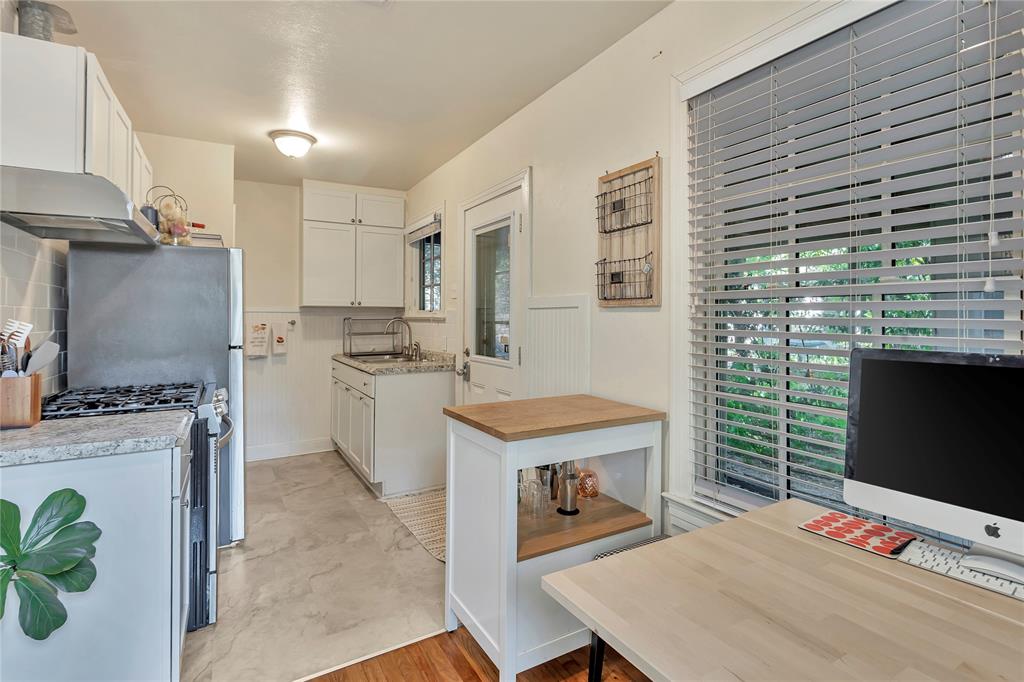 3911 Avenue F B Property Photo 6
