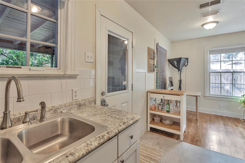 3911 Avenue F B Property Photo 9