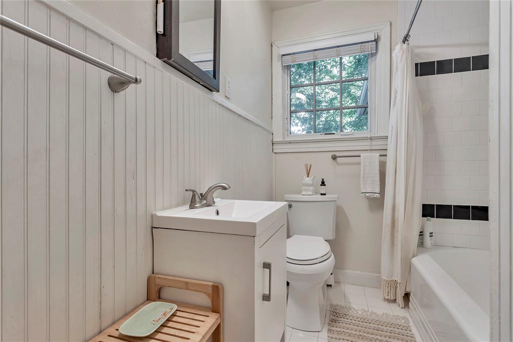 3911 Avenue F B Property Photo 16