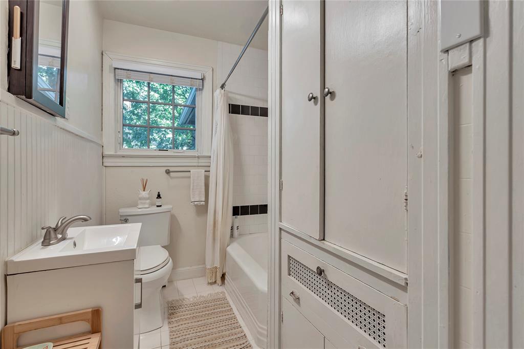 3911 Avenue F B Property Photo 17